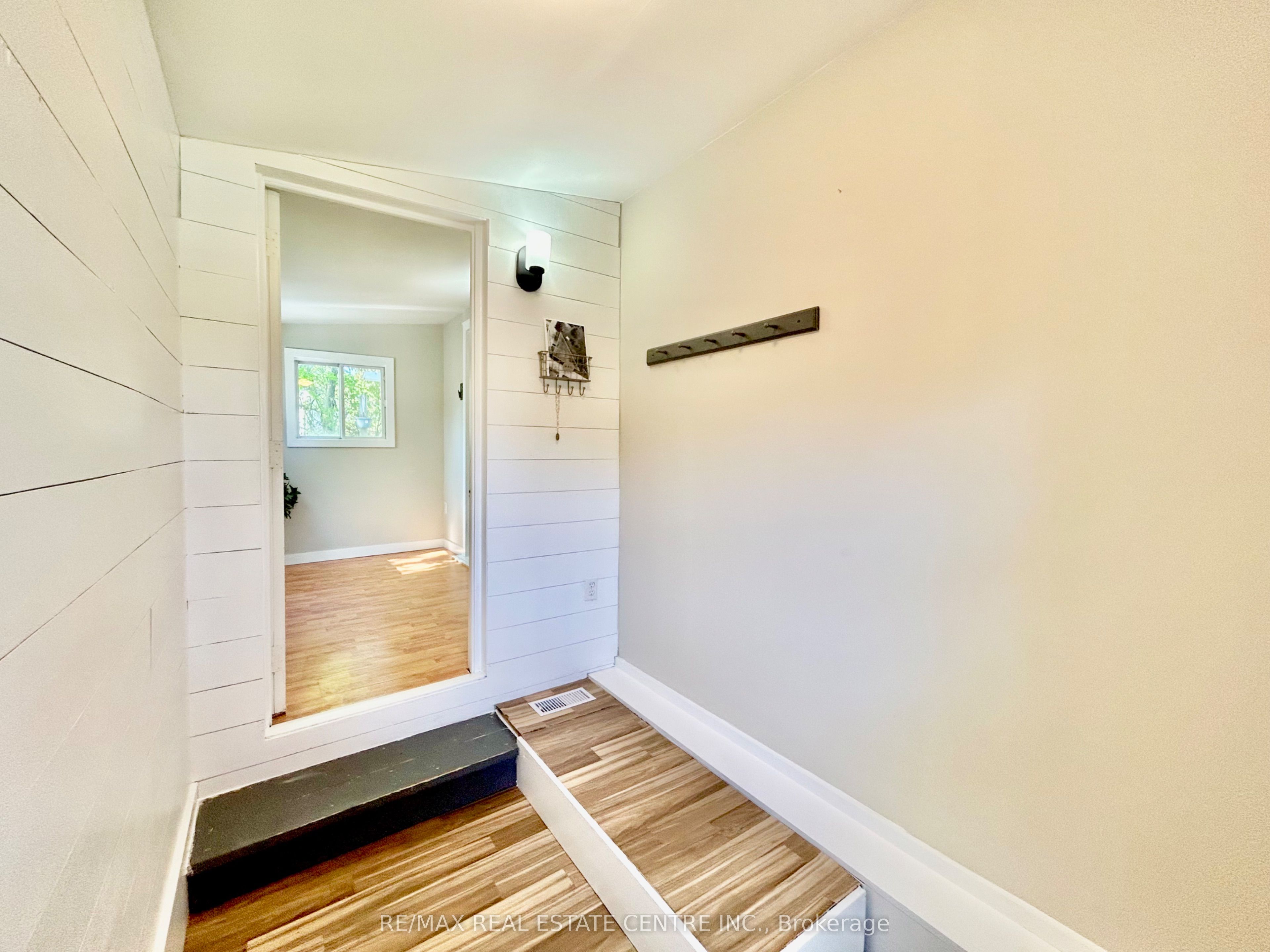 90 Artemesia Street N Property Photo 29