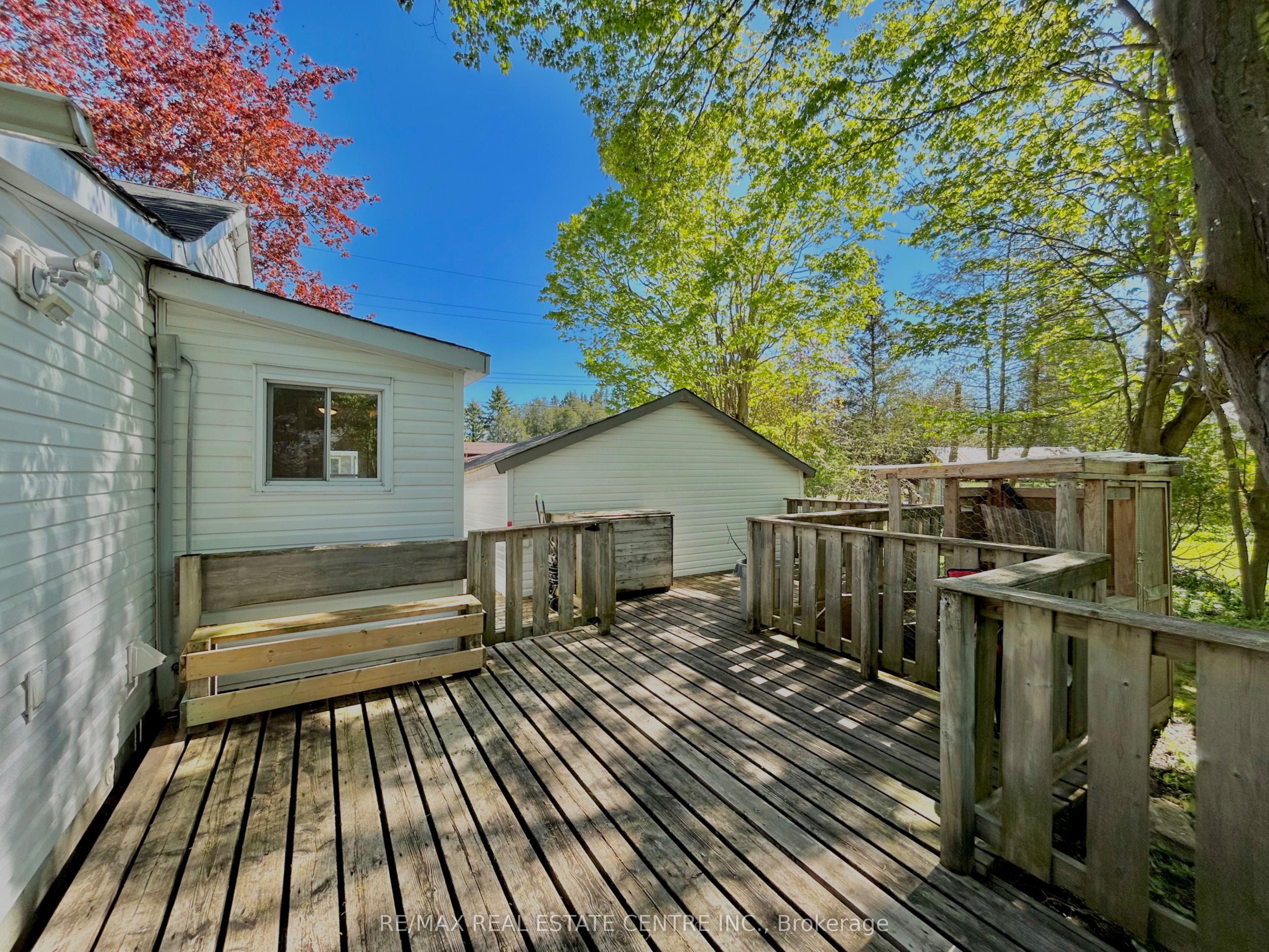 90 Artemesia Street N Property Photo 35