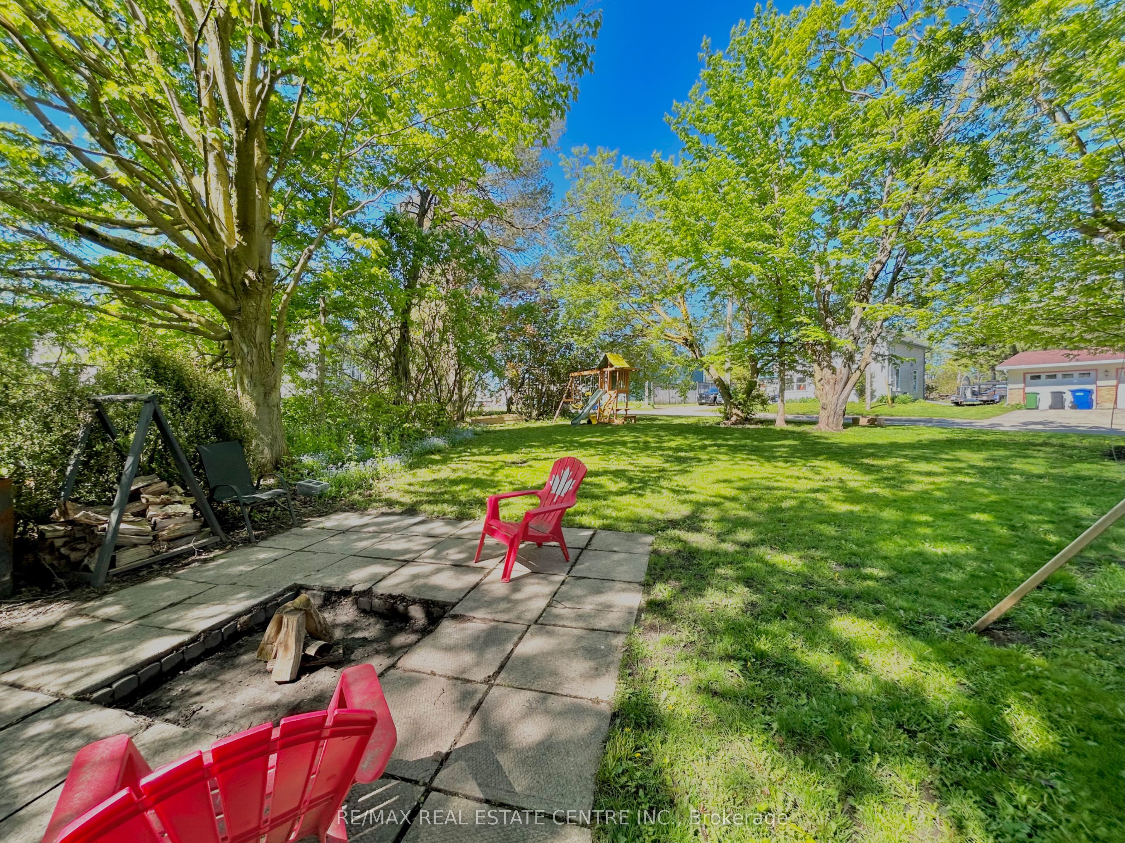 90 Artemesia Street N Property Photo 36