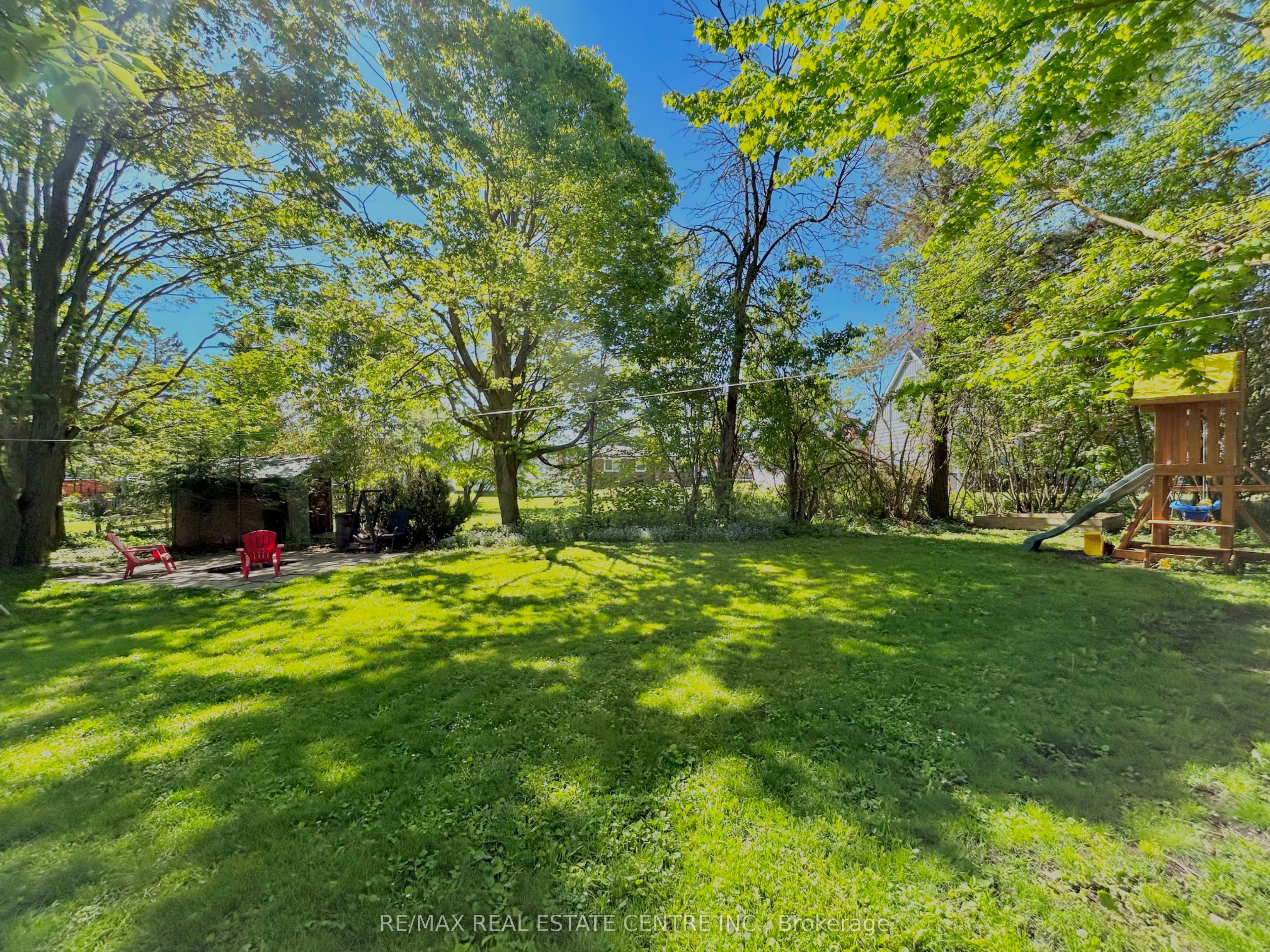 90 Artemesia Street N Property Photo 39