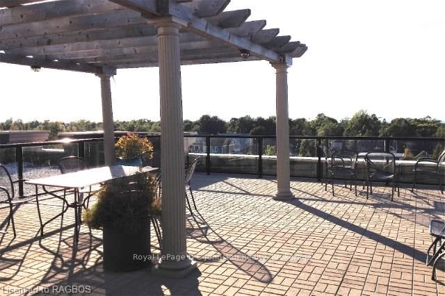 221 Adelaide Street 202 Property Photo 3