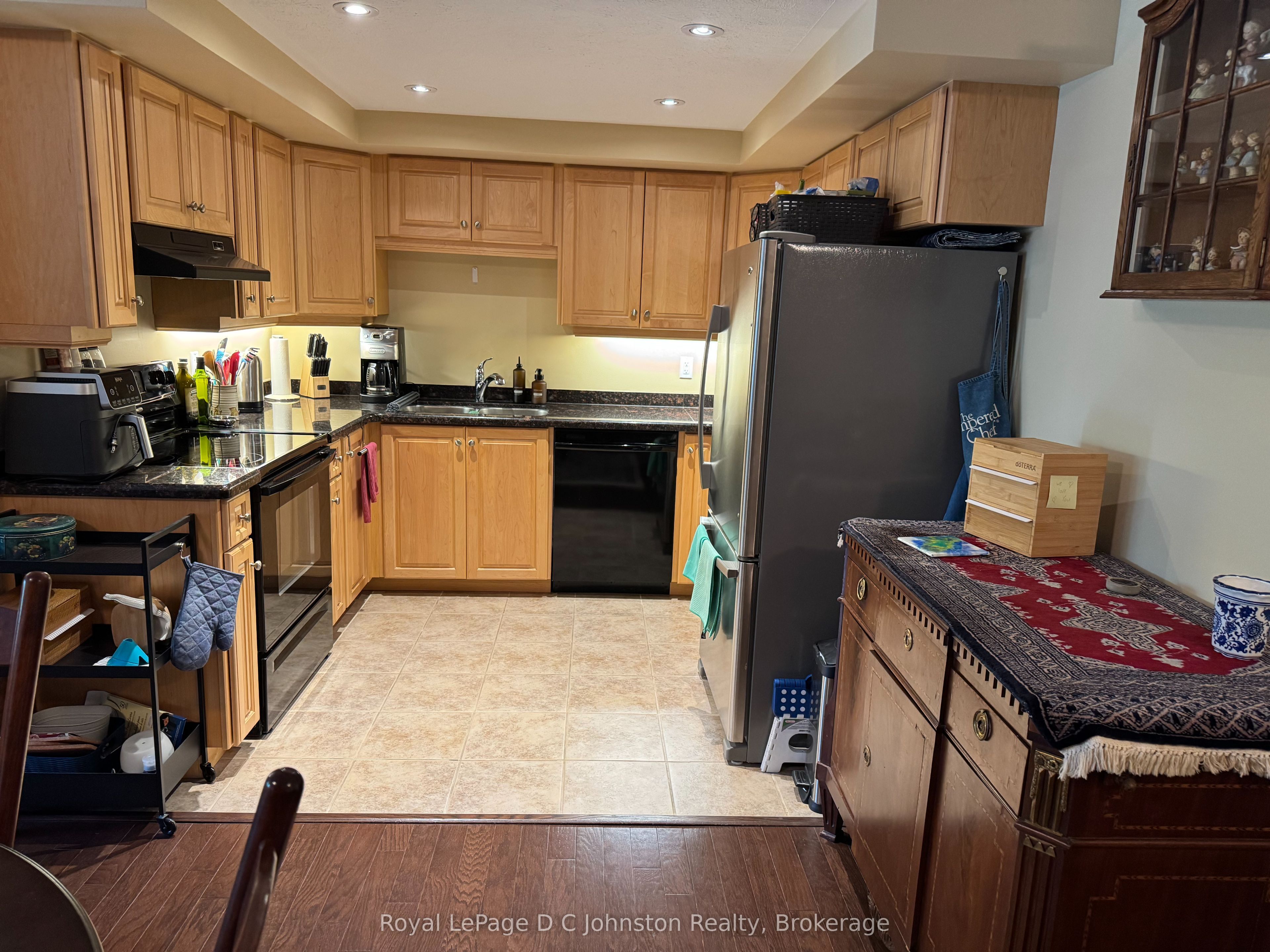 221 Adelaide Street 202 Property Photo 5