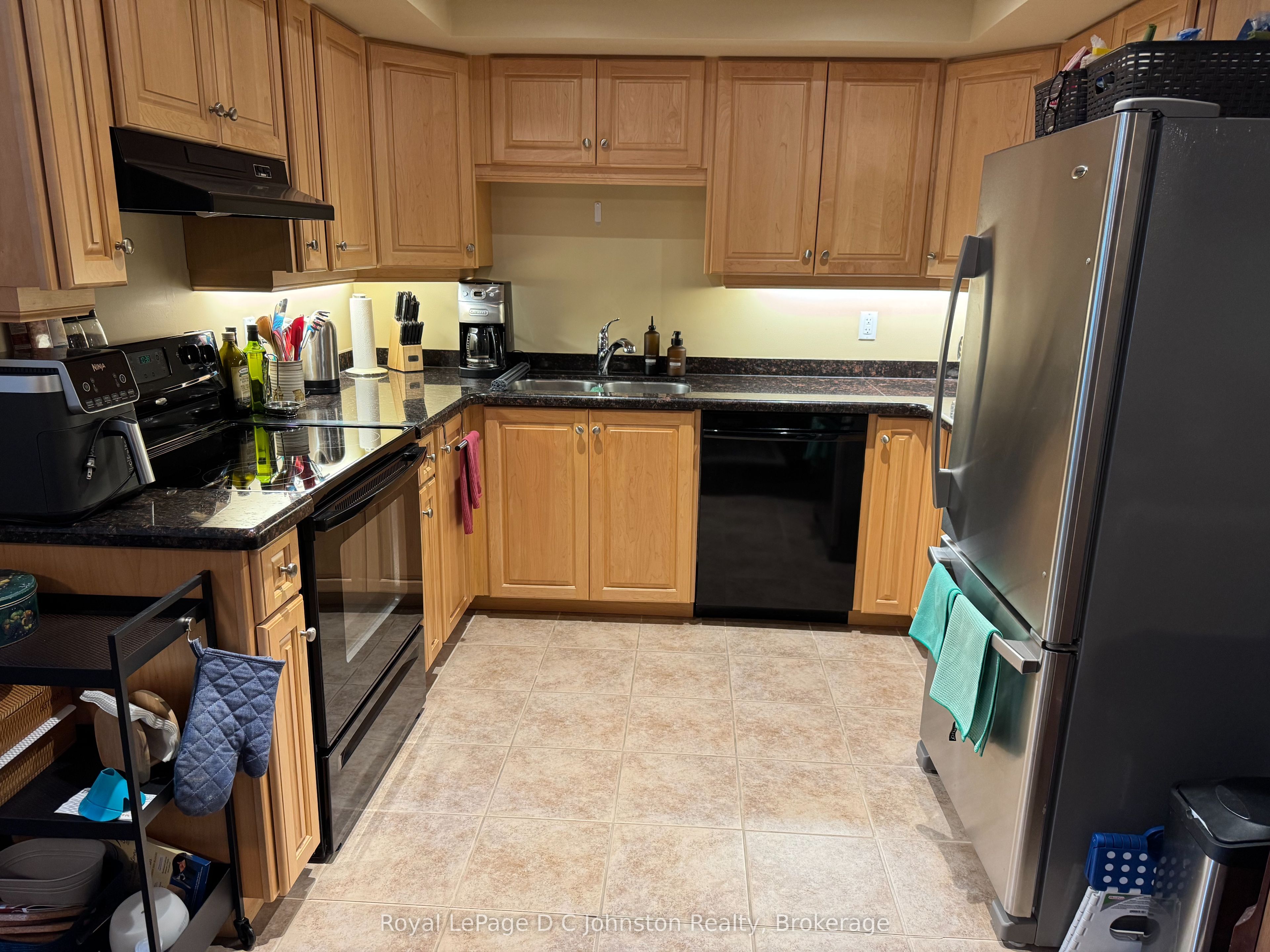 221 Adelaide Street 202 Property Photo 6