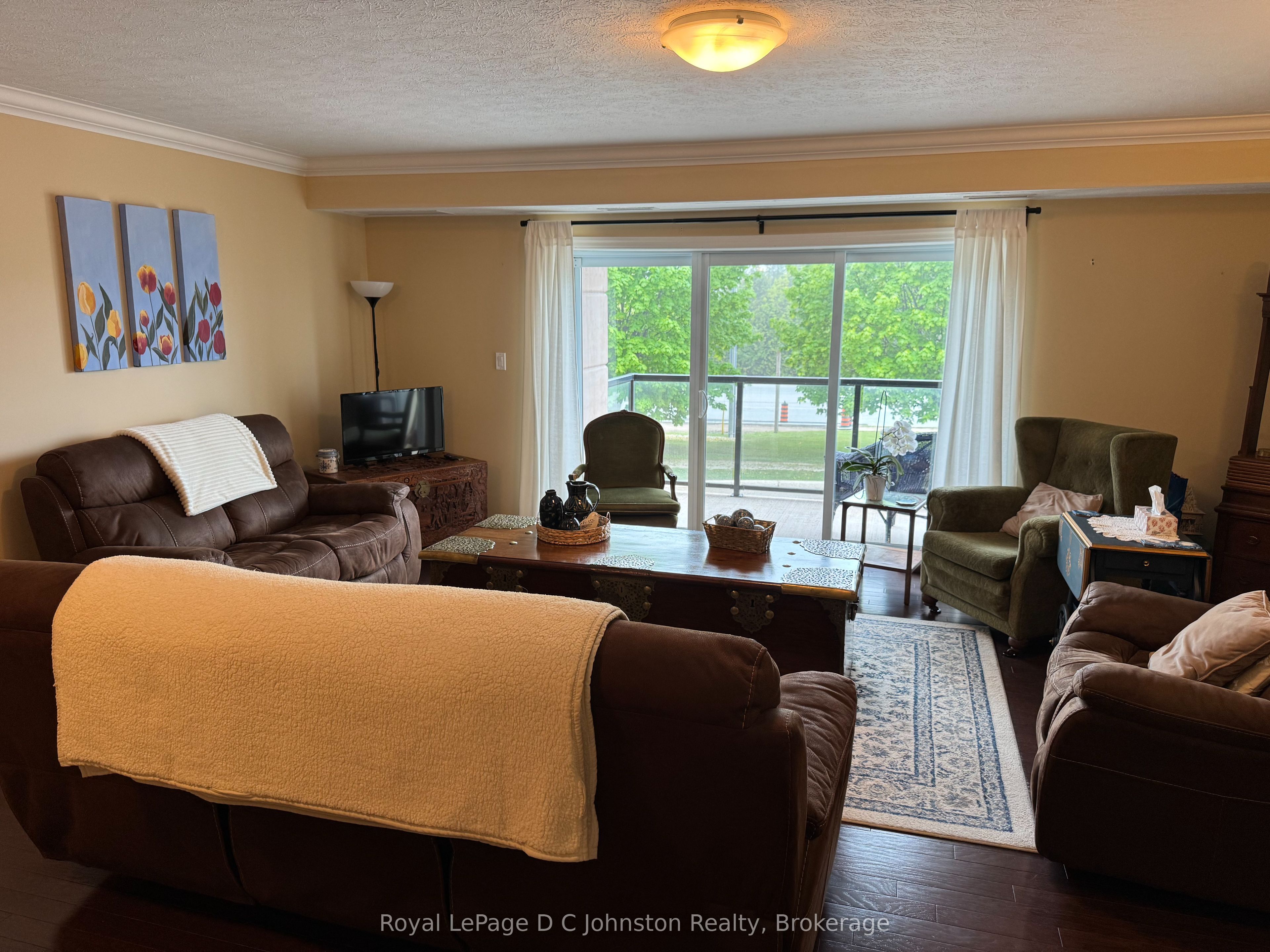 221 Adelaide Street 202 Property Photo 7