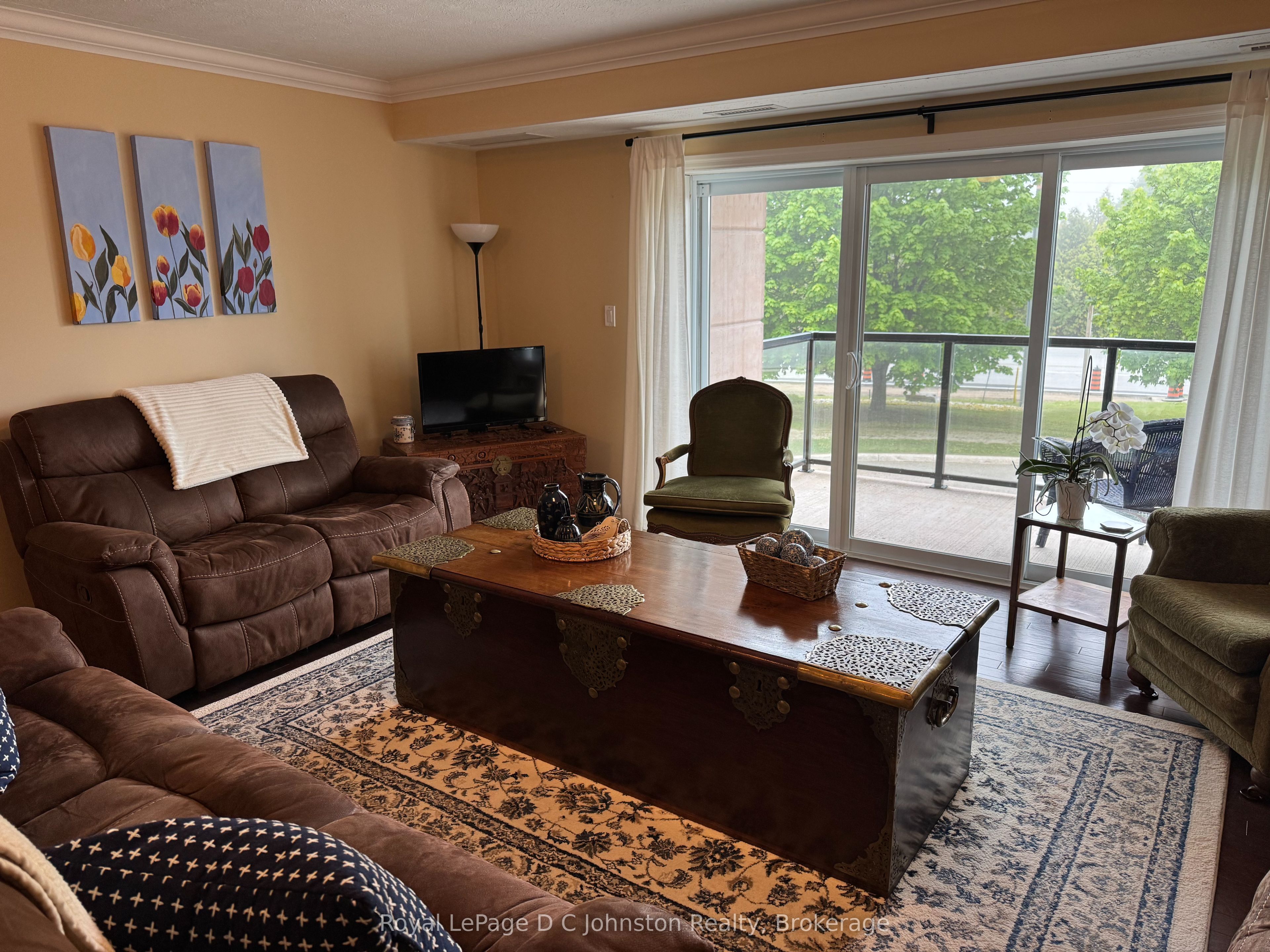 221 Adelaide Street 202 Property Photo 9