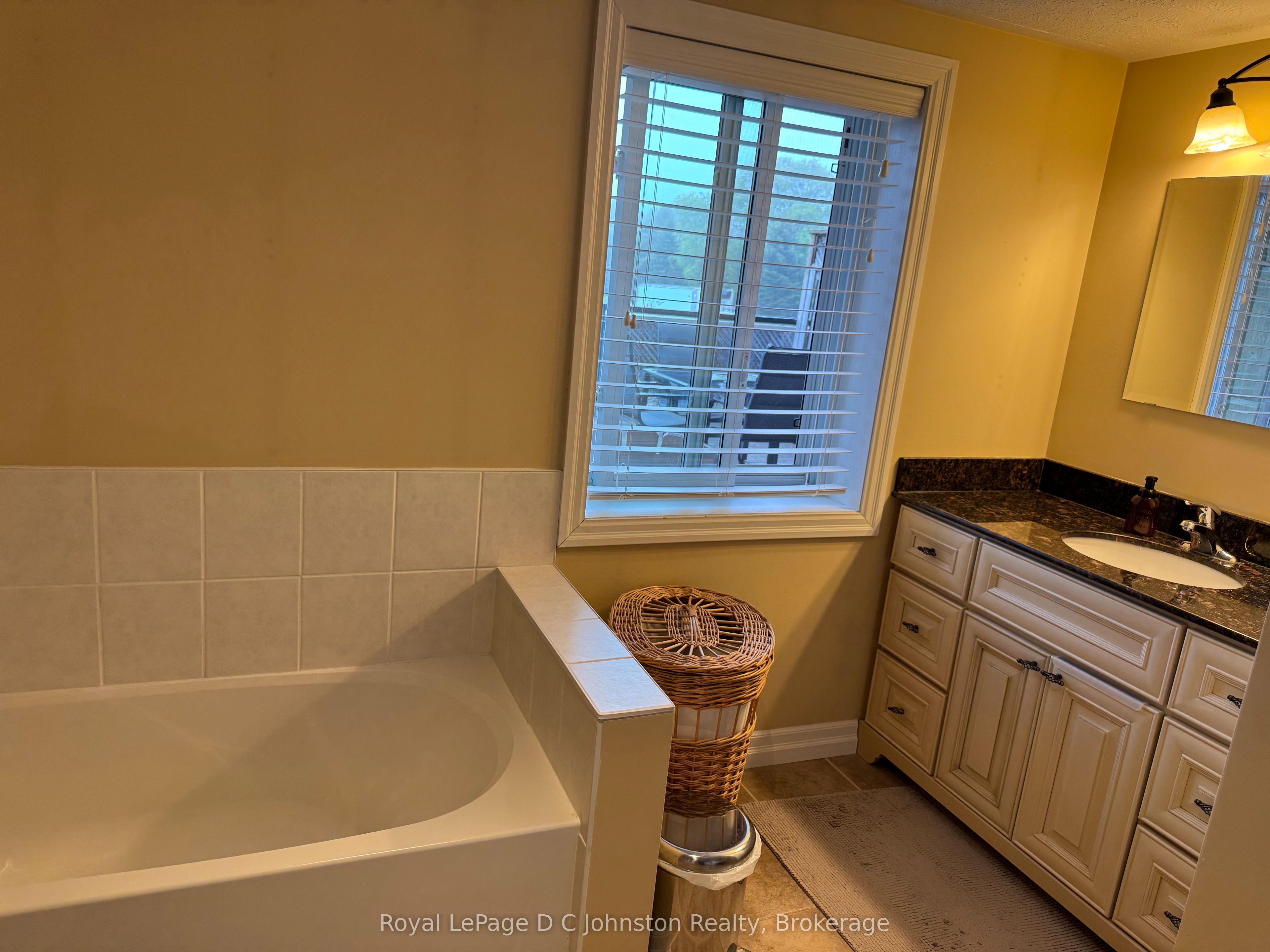 221 Adelaide Street 202 Property Photo 13