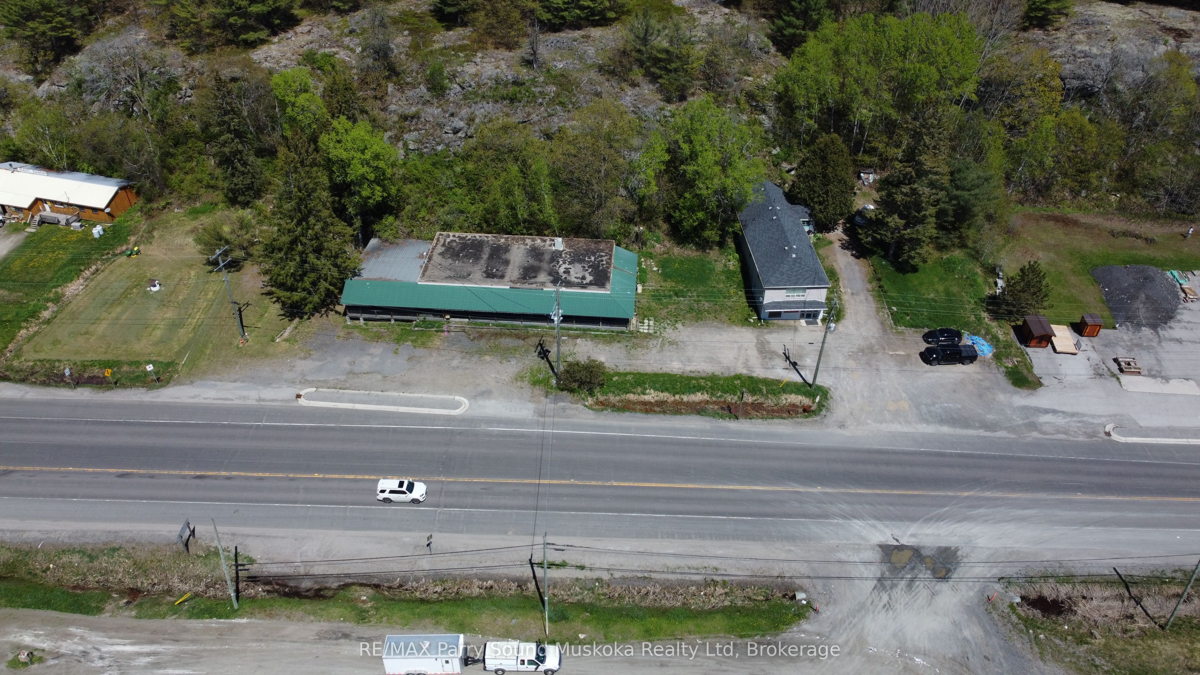 1672 Hwy 69 Property Photo 2