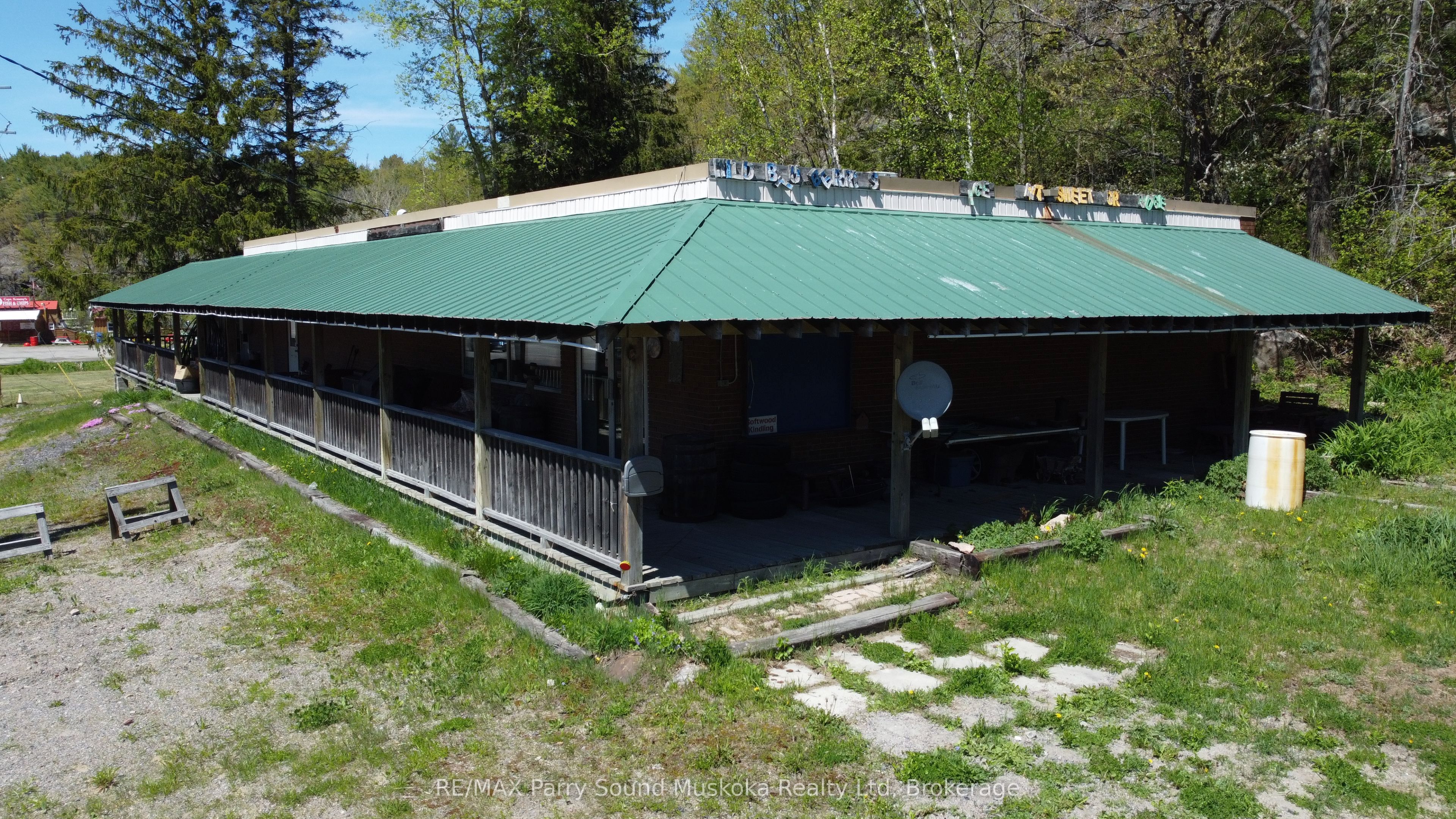1672 Hwy 69 Property Photo 3