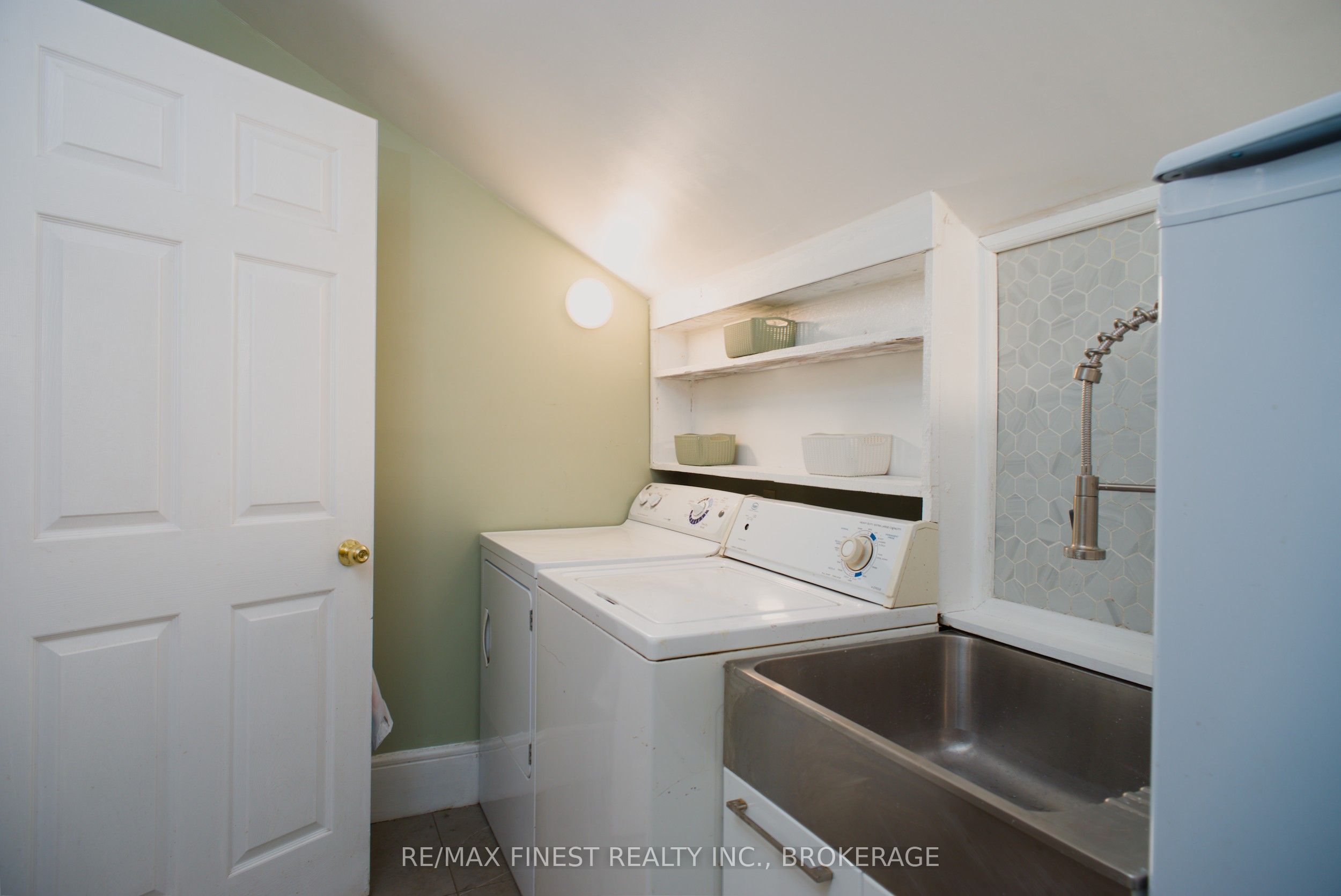 14005 Front Road Property Photo 6