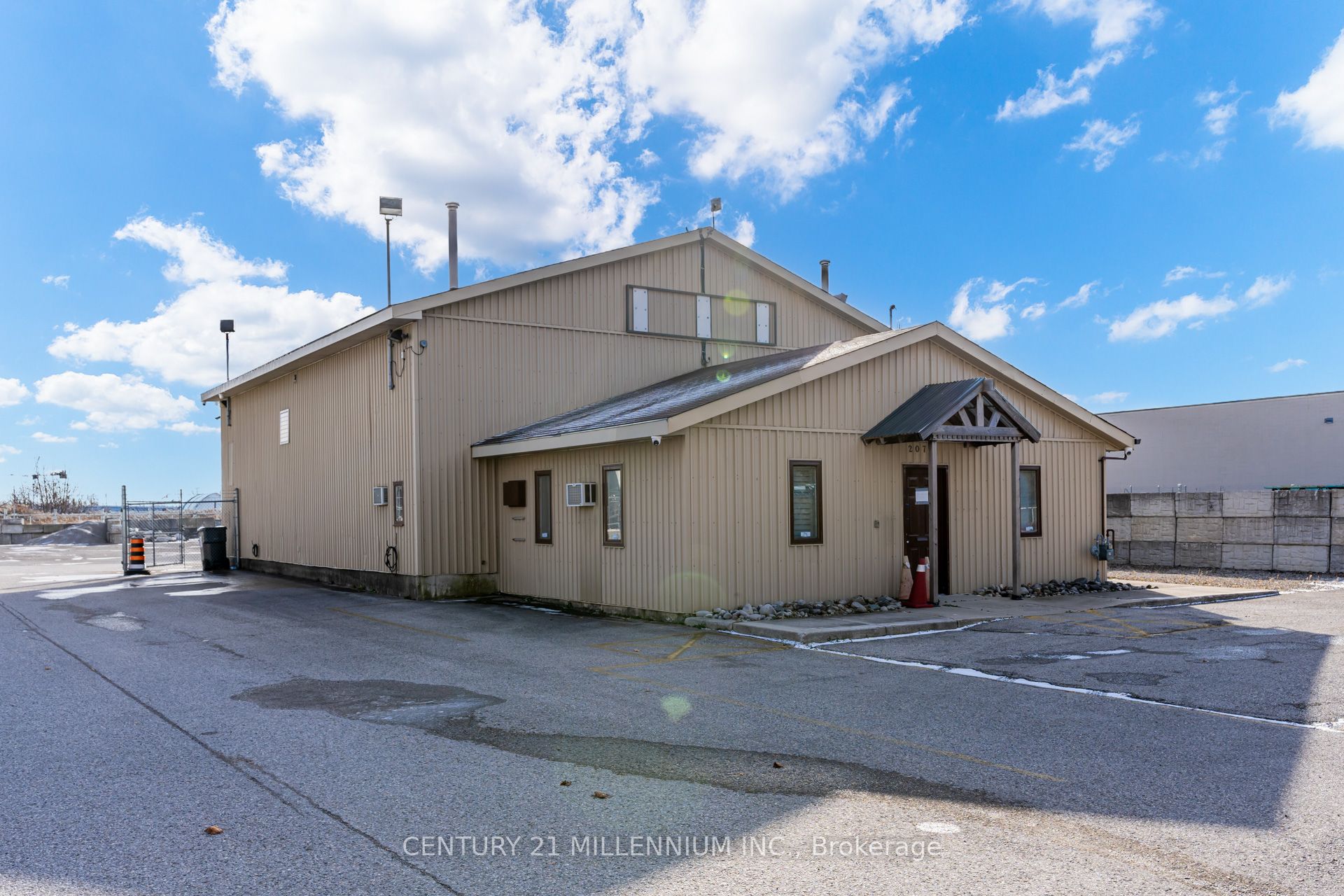2073 Piper Lane Property Photo 2