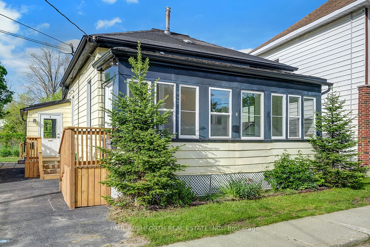 1 Winnifred St S Property Photo 1