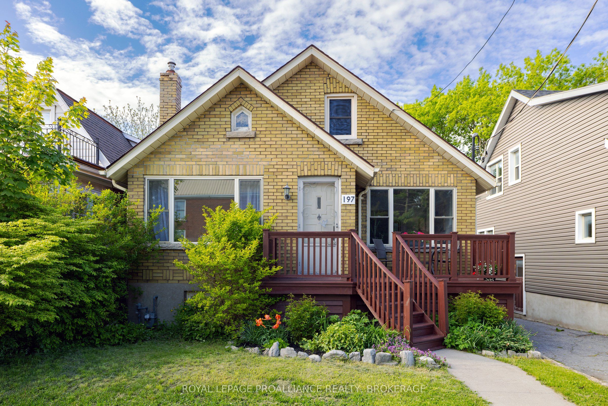 197 Pine St Property Photo 1
