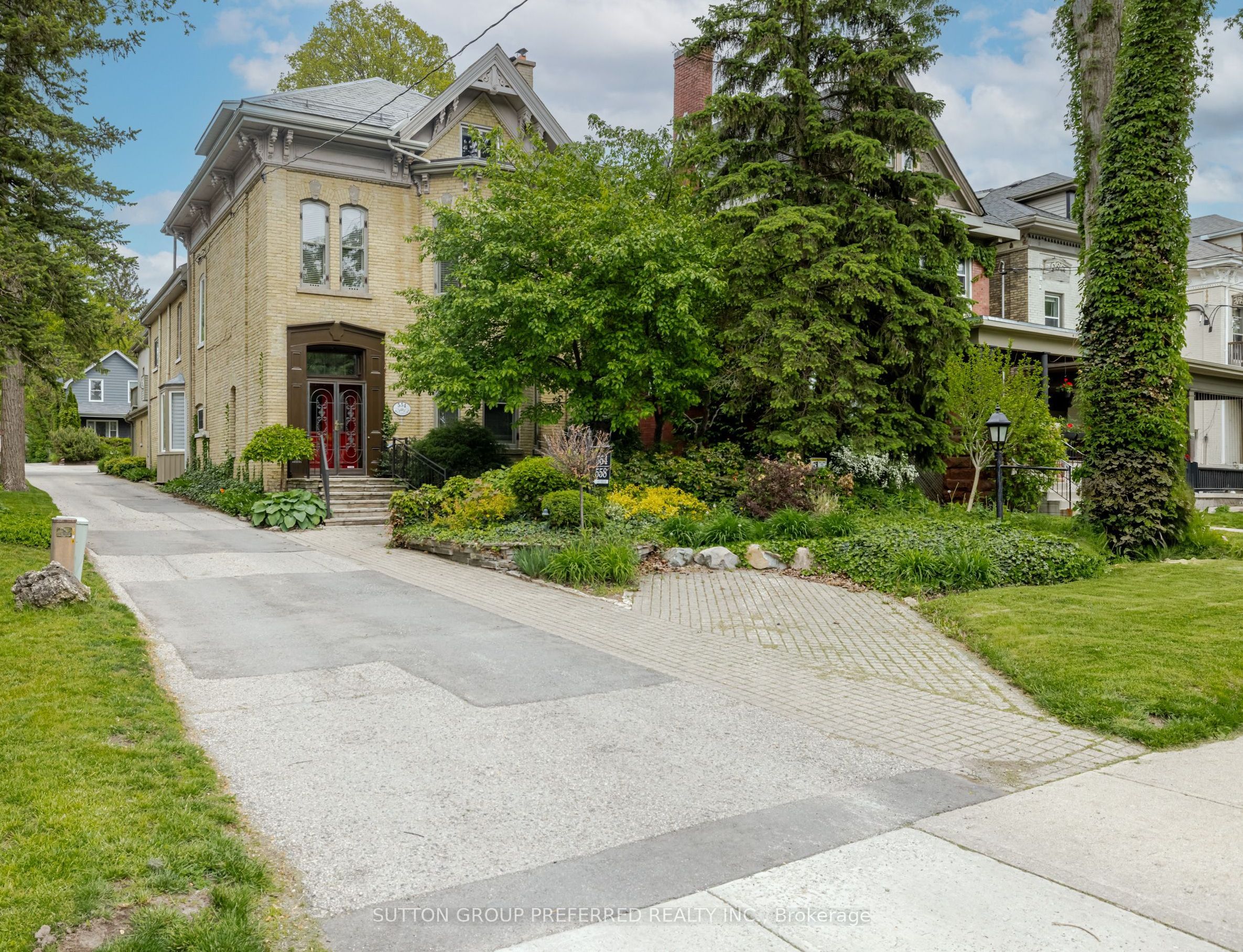 554 Waterloo Street Property Photo 1