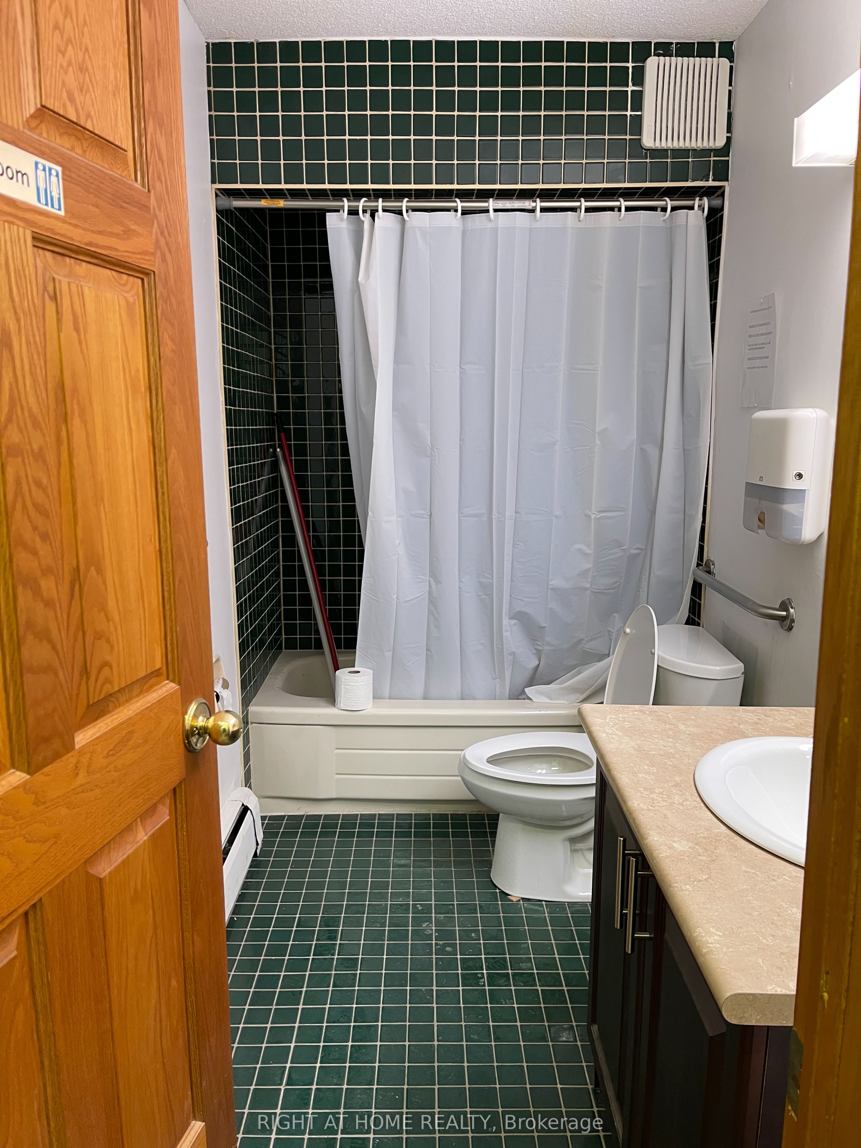 640 Concession St Property Photo 17