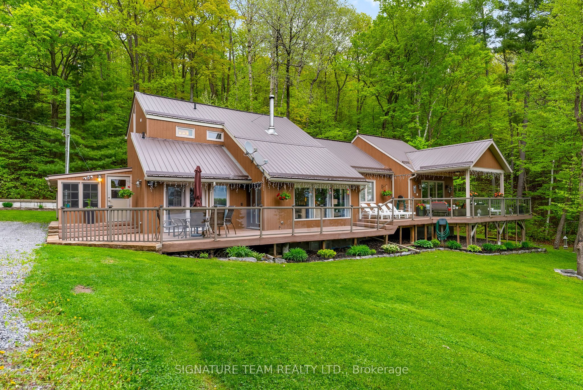585 2 Mile Trl Property Photo 1