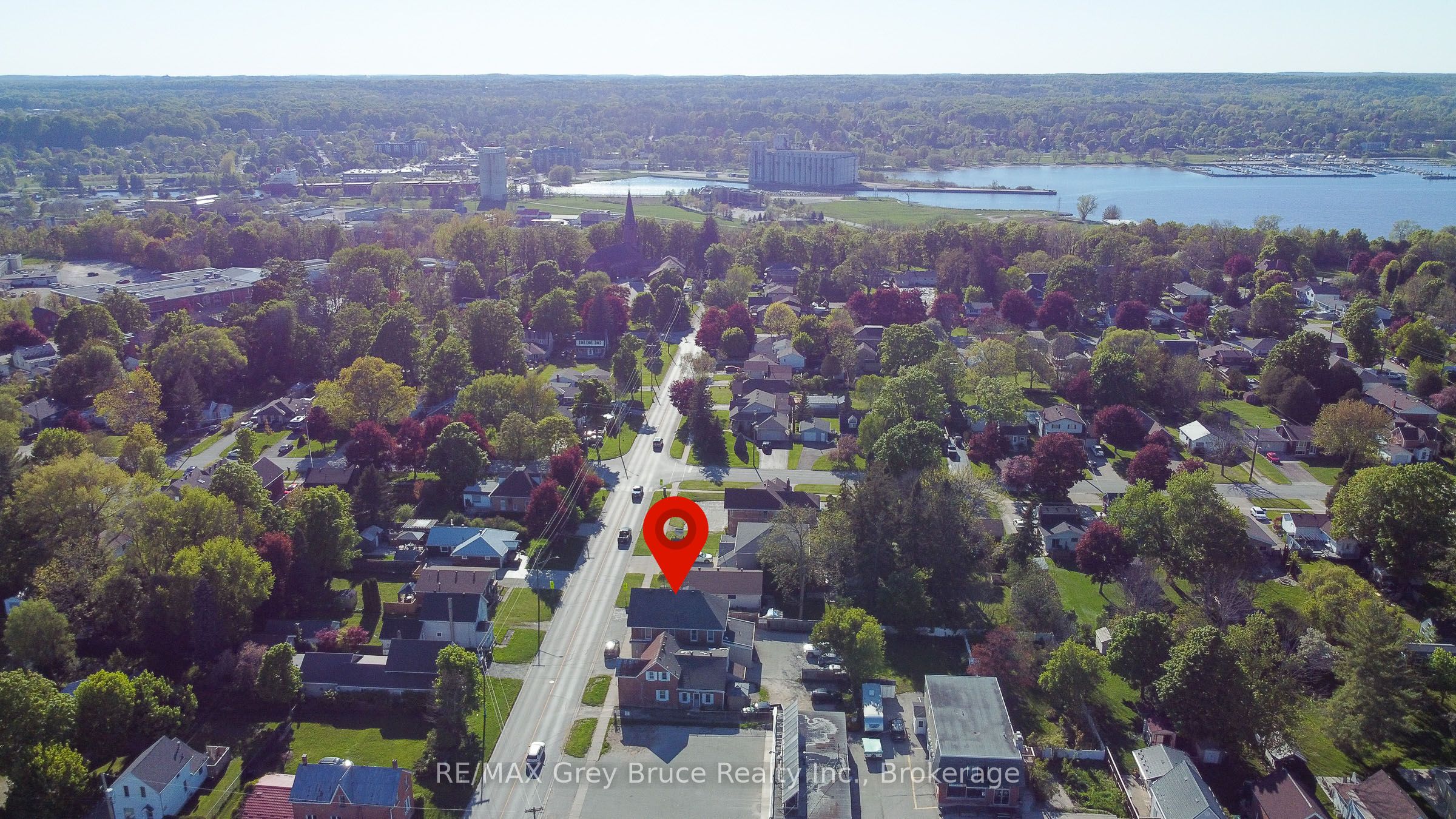 784 16th St E Property Photo 5