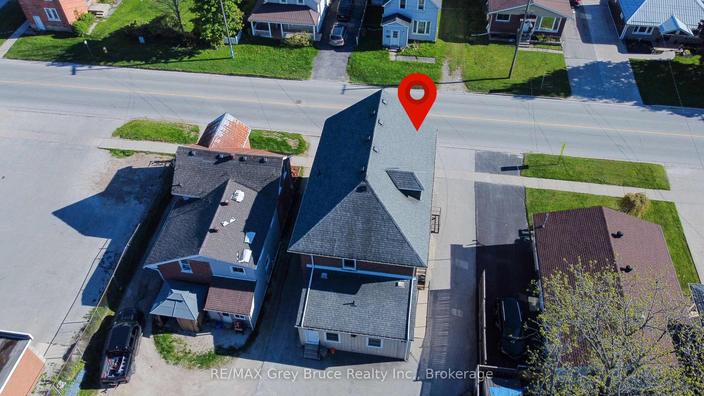 784 16th St E Property Photo 6