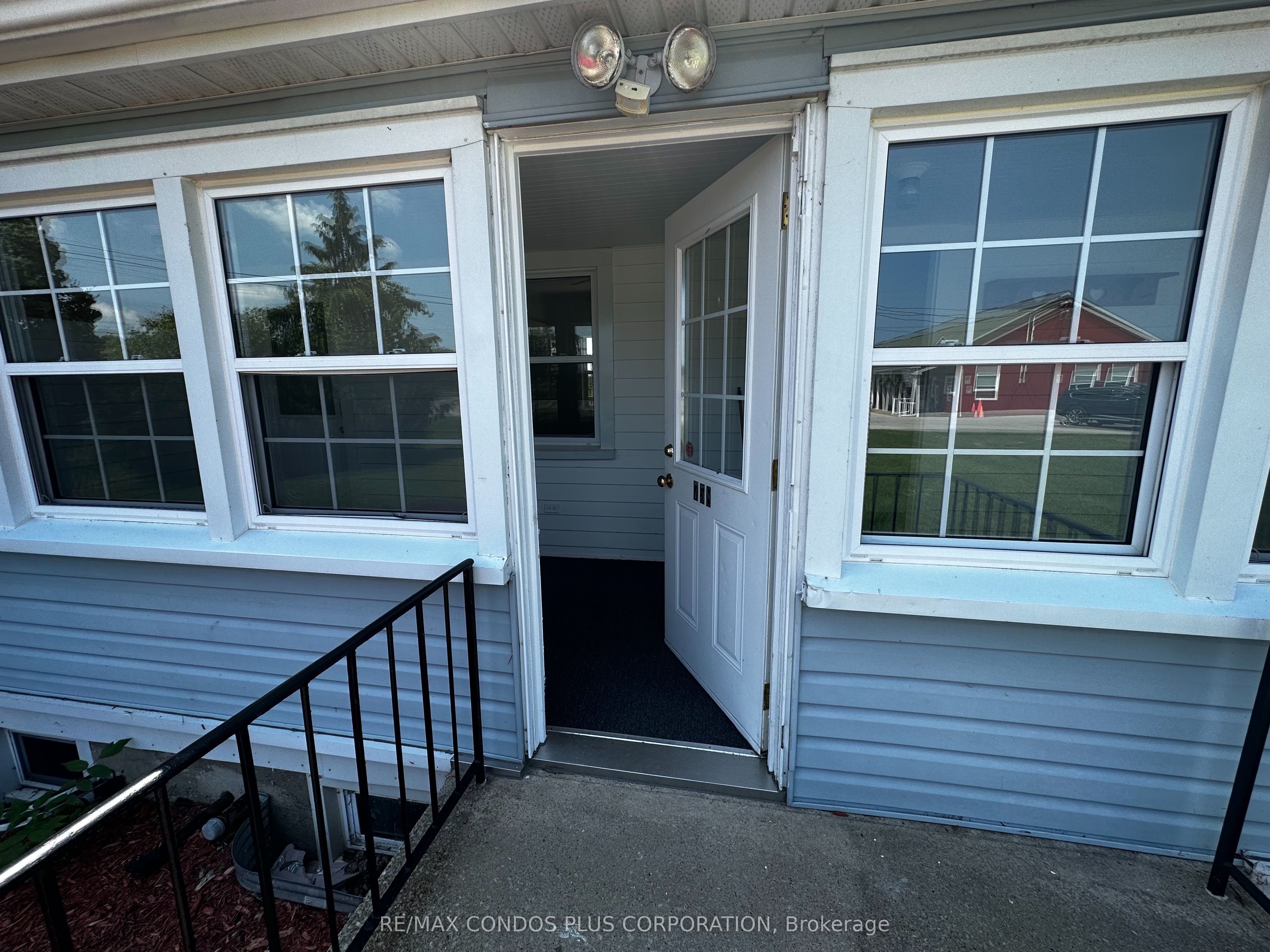 758 Niagara Stone Rd Property Photo 2