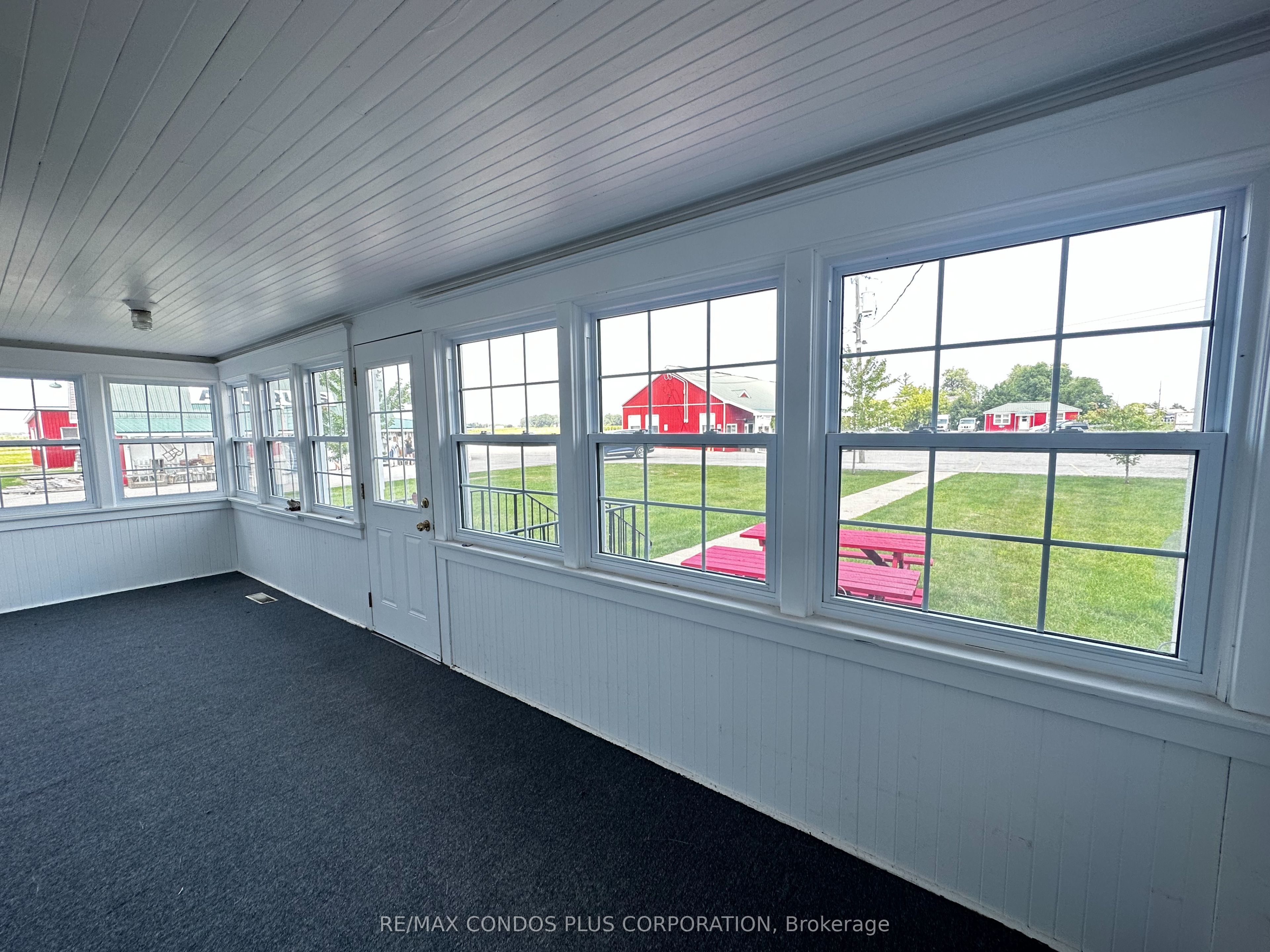 758 Niagara Stone Rd Property Photo 4