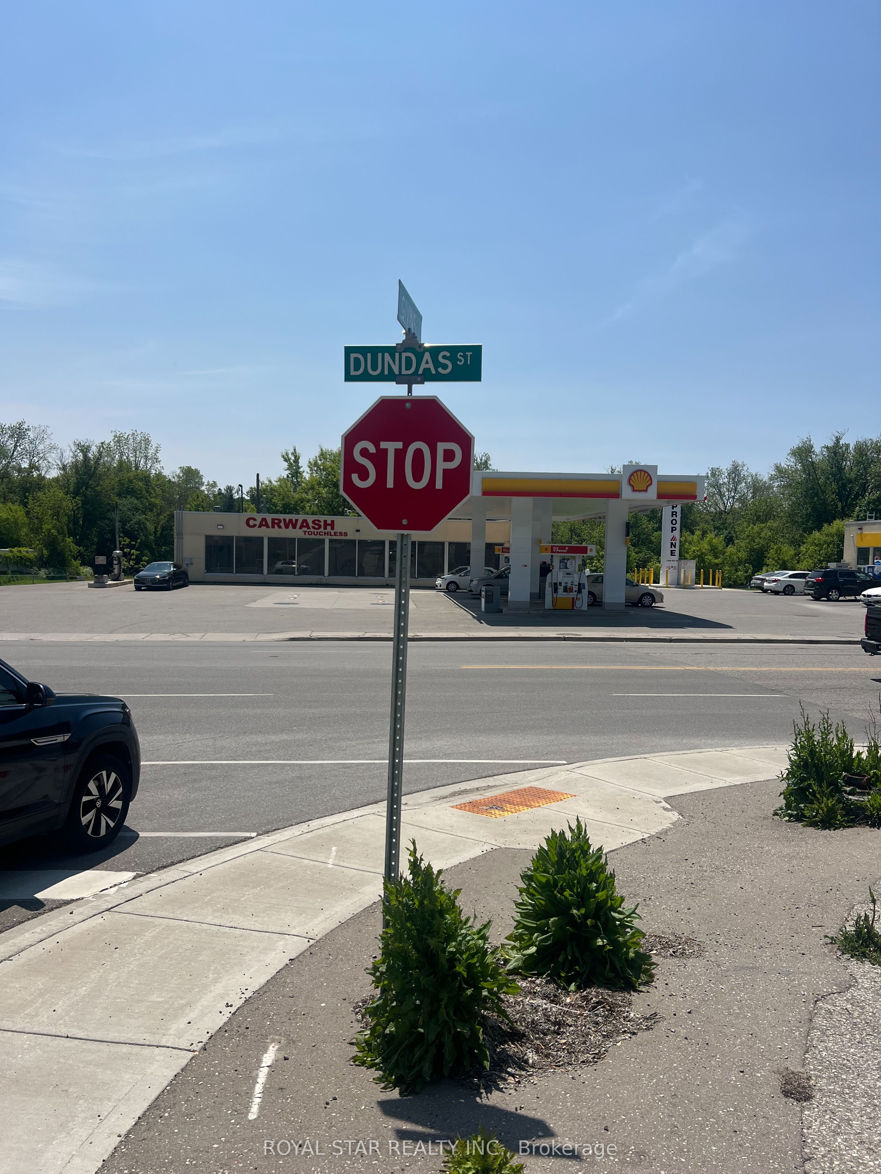 201 Dundas Street Property Photo 8
