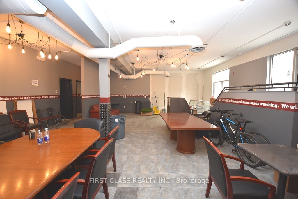 18 Market St Property Photo 6