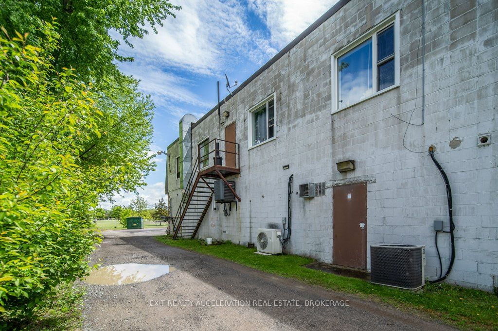 #2 - 311 Bridge Street Property Photo 24