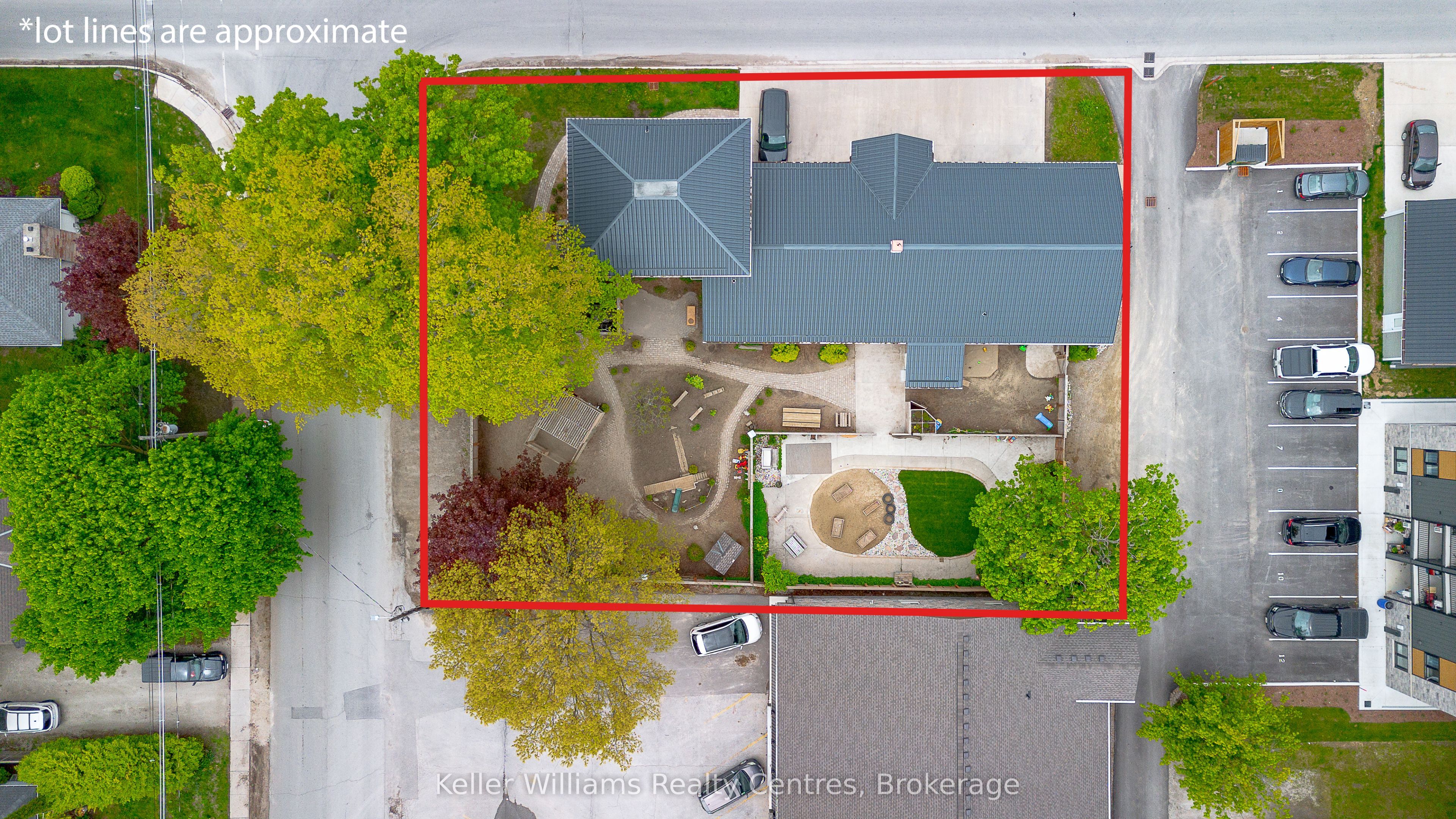 569 Catherine Street Property Photo 2