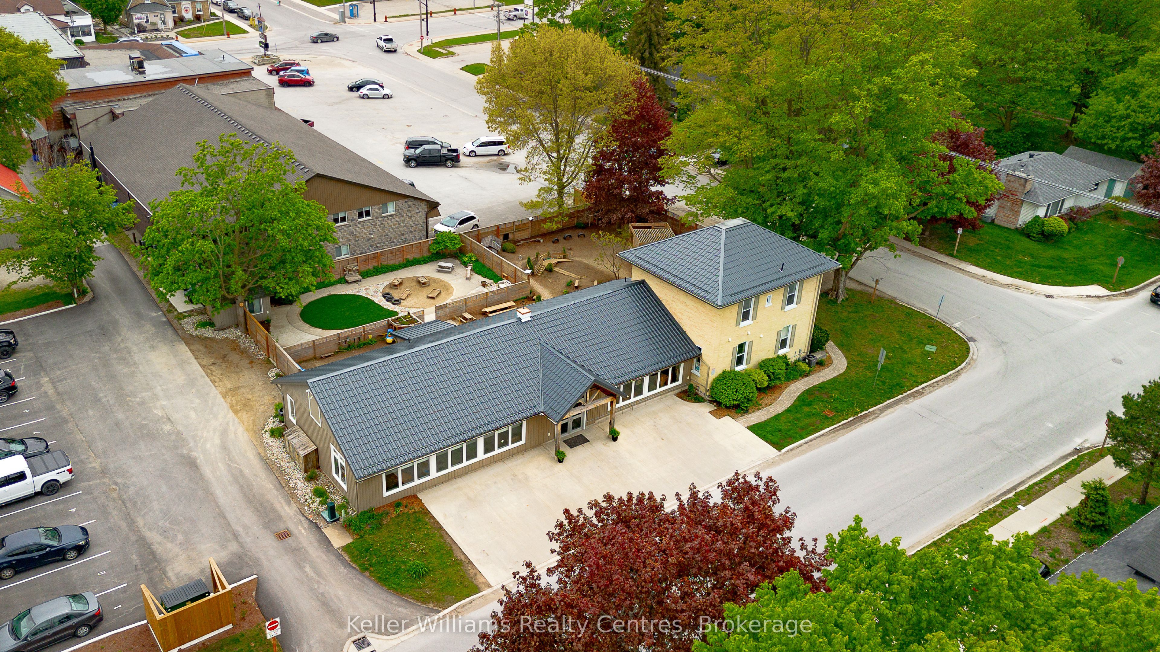 569 Catherine Street Property Photo 4