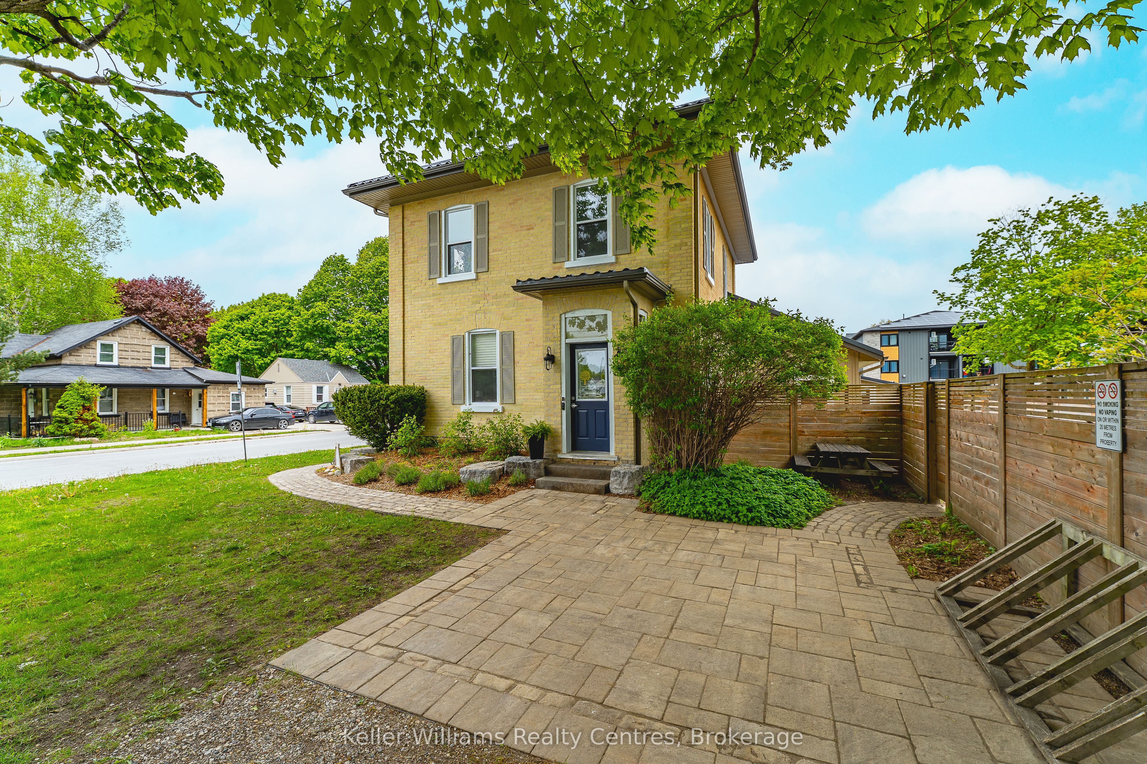 569 Catherine Street Property Photo 7
