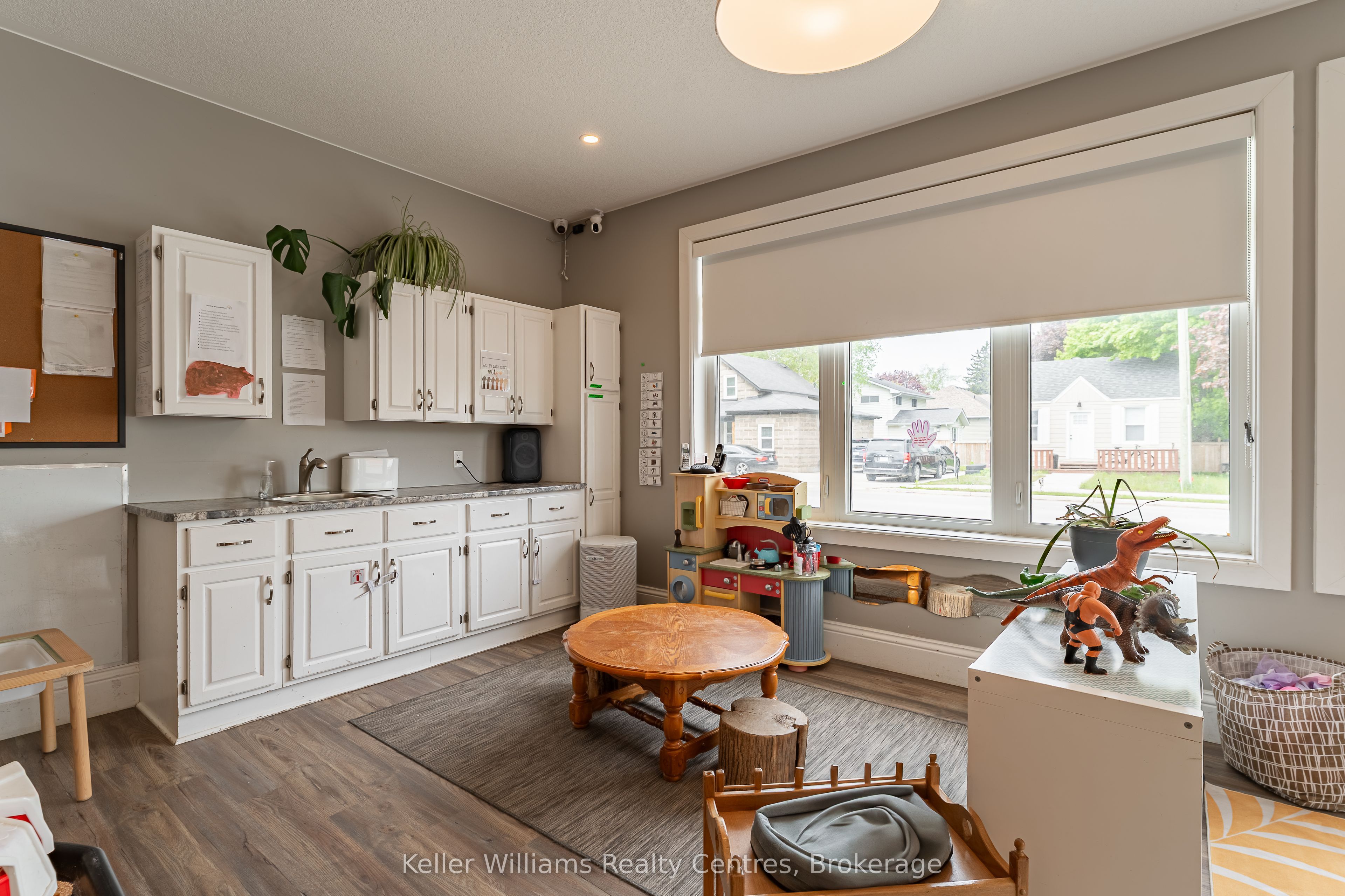 569 Catherine Street Property Photo 14