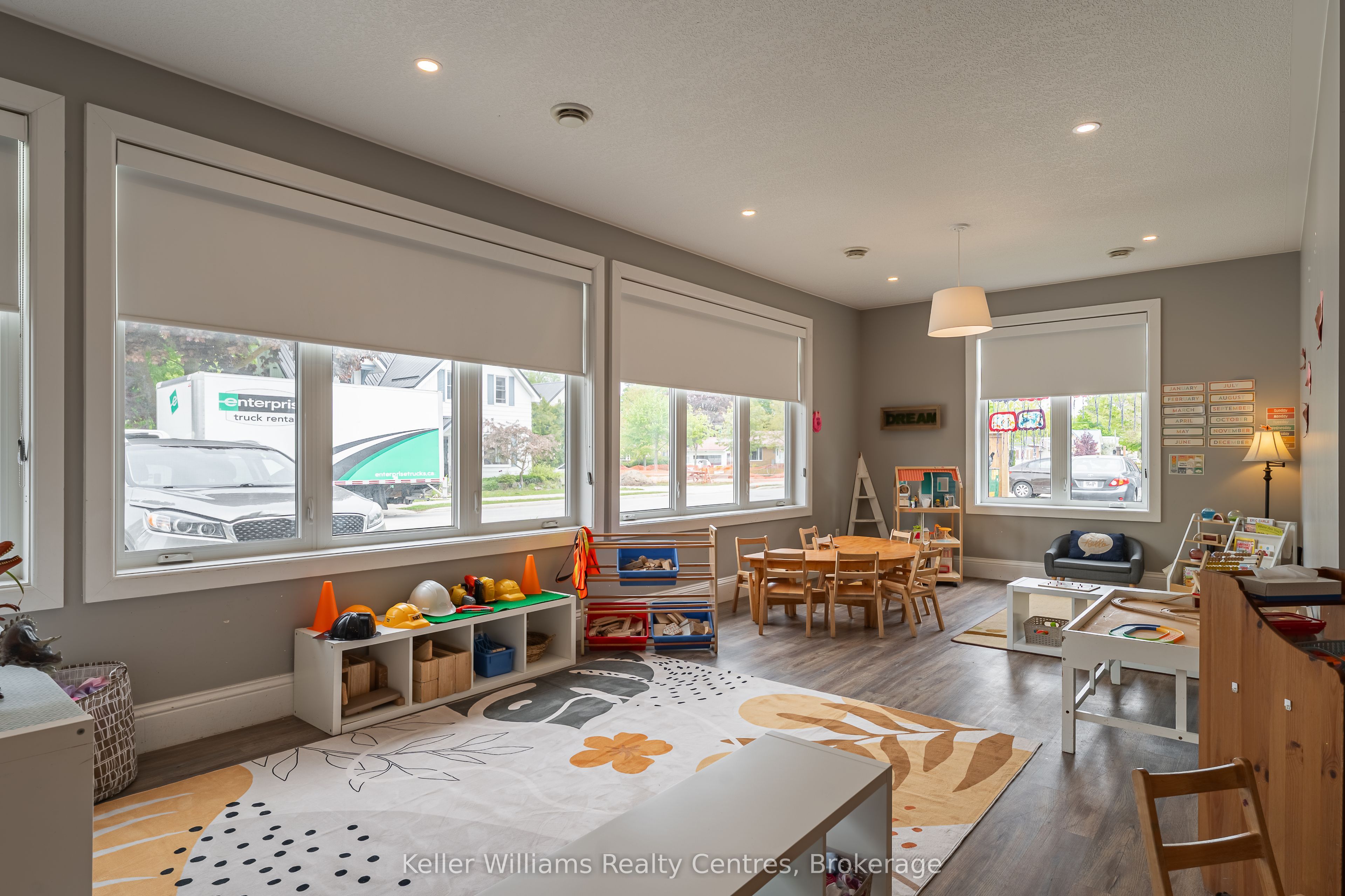 569 Catherine Street Property Photo 15