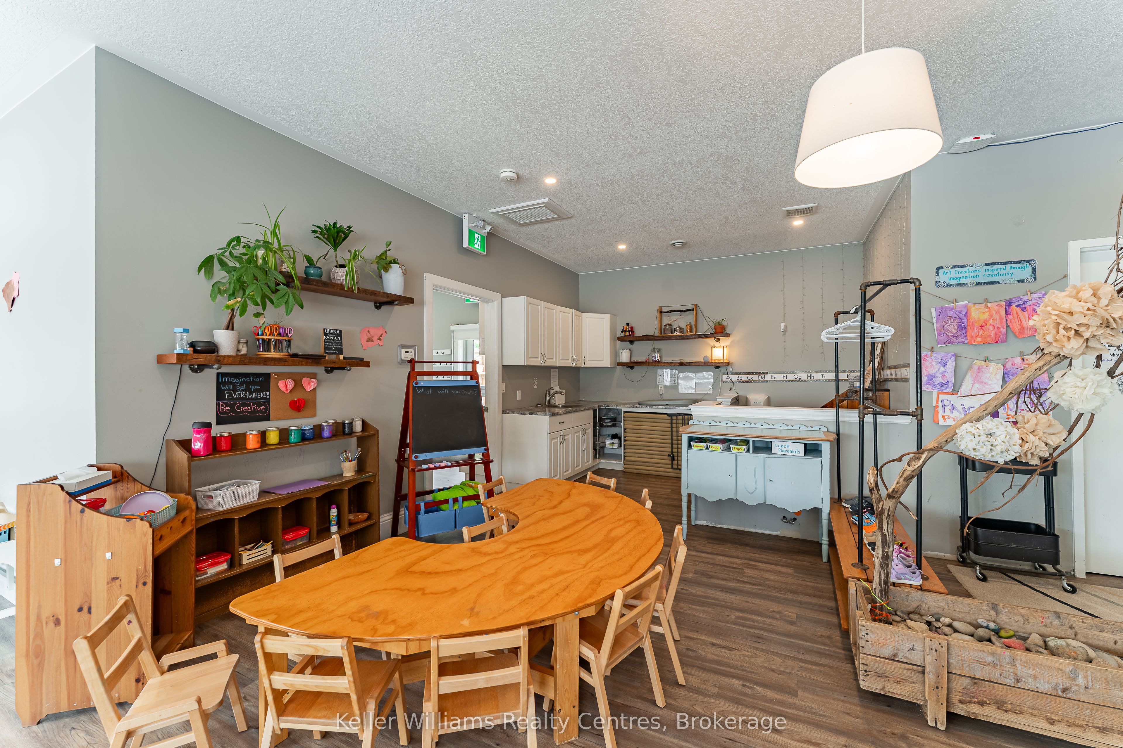 569 Catherine Street Property Photo 16
