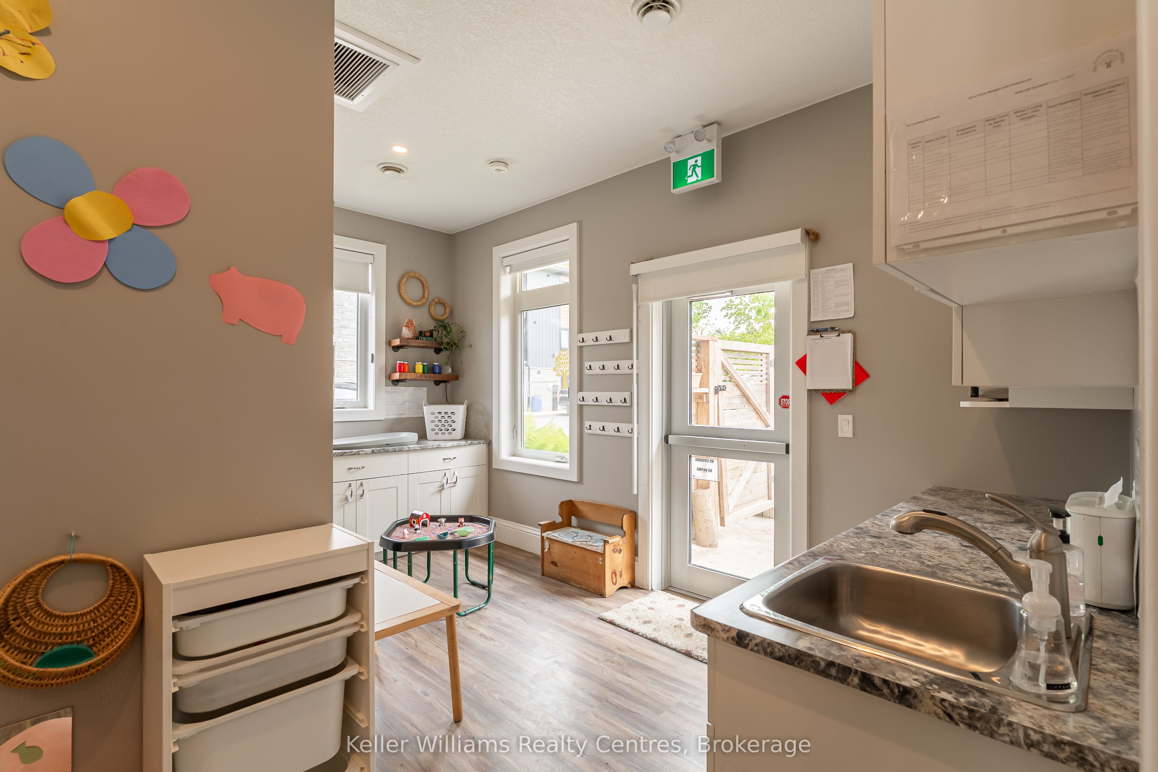 569 Catherine Street Property Photo 18
