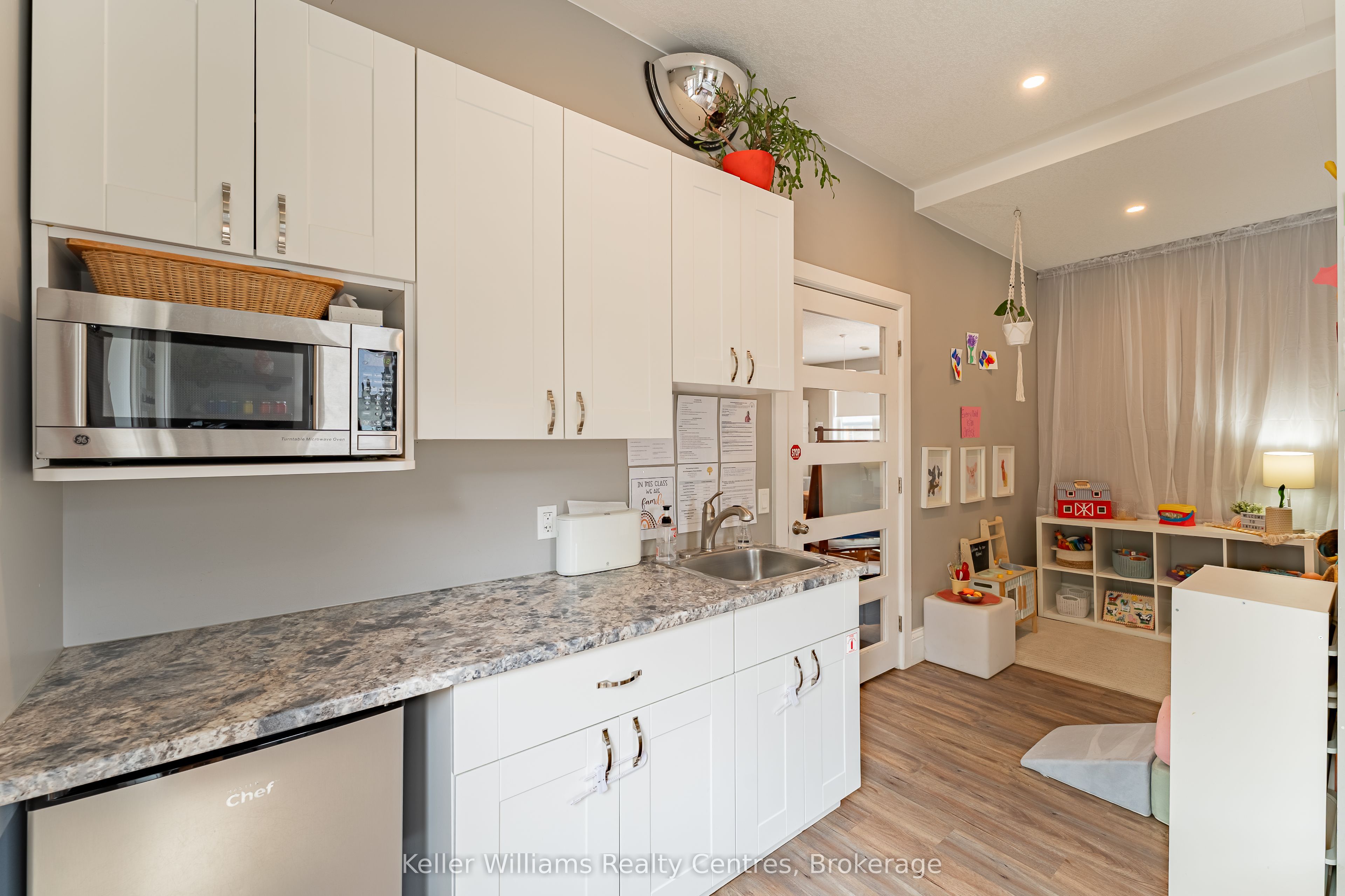 569 Catherine Street Property Photo 19