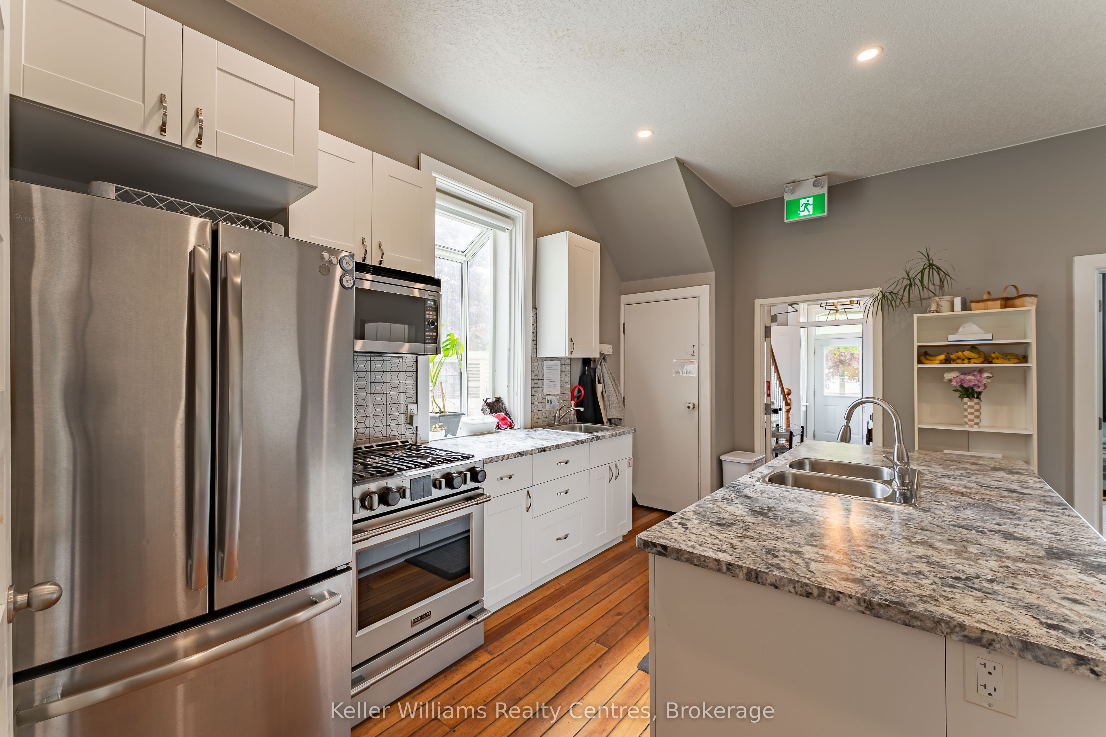 569 Catherine Street Property Photo 29