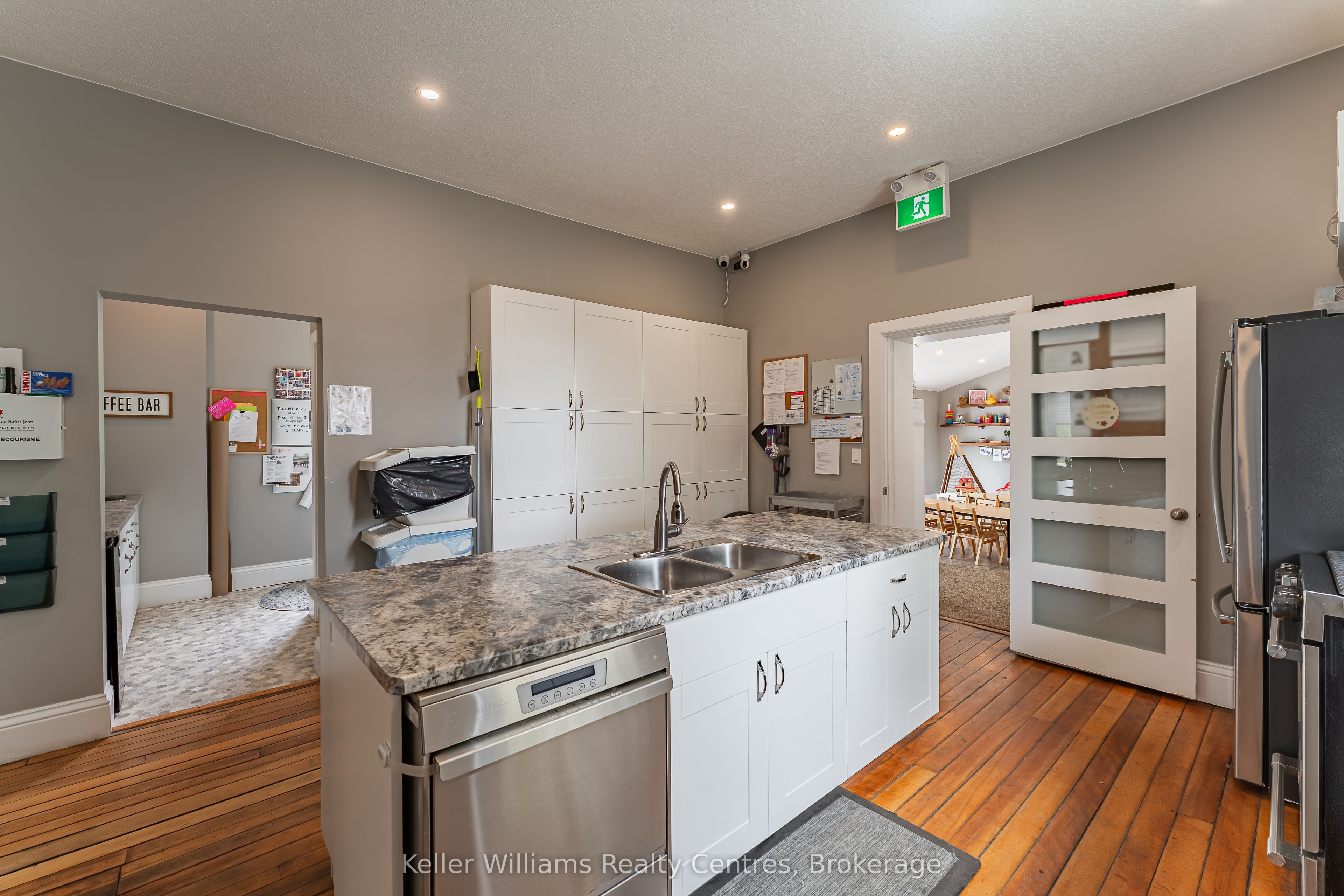 569 Catherine Street Property Photo 31