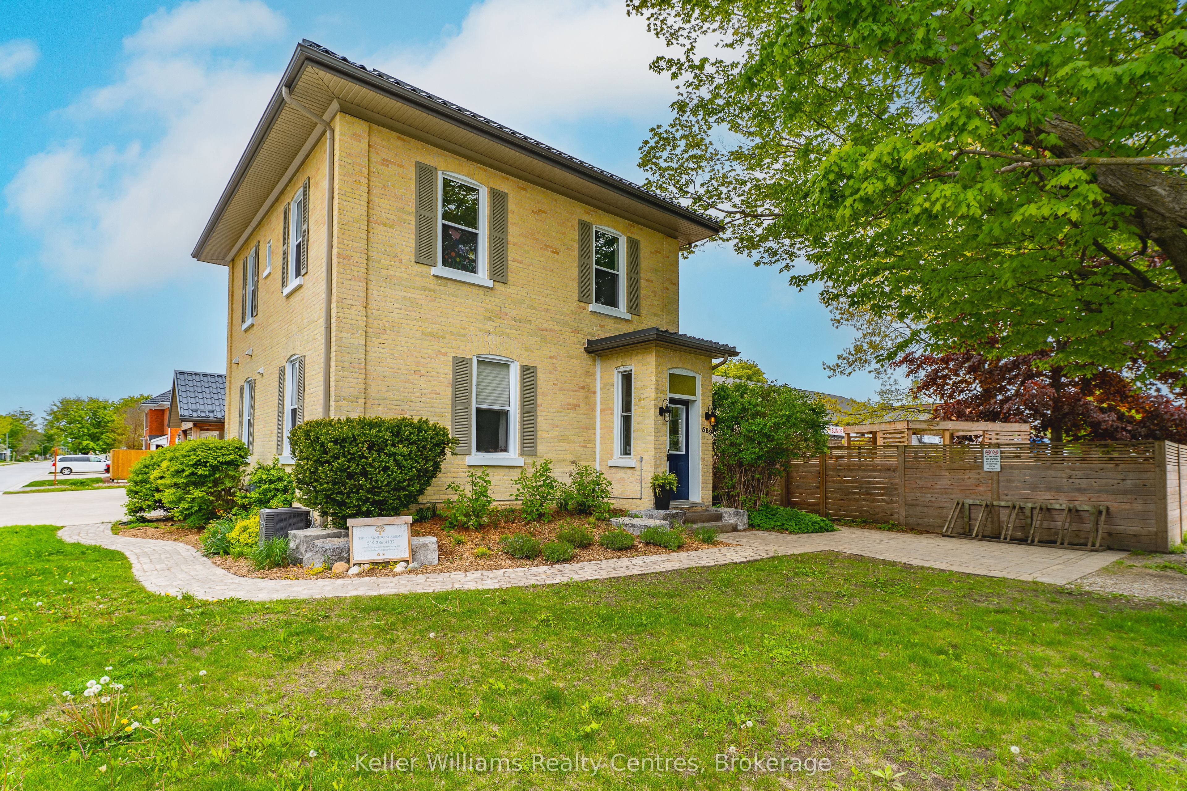 569 Catherine Street Property Photo 49