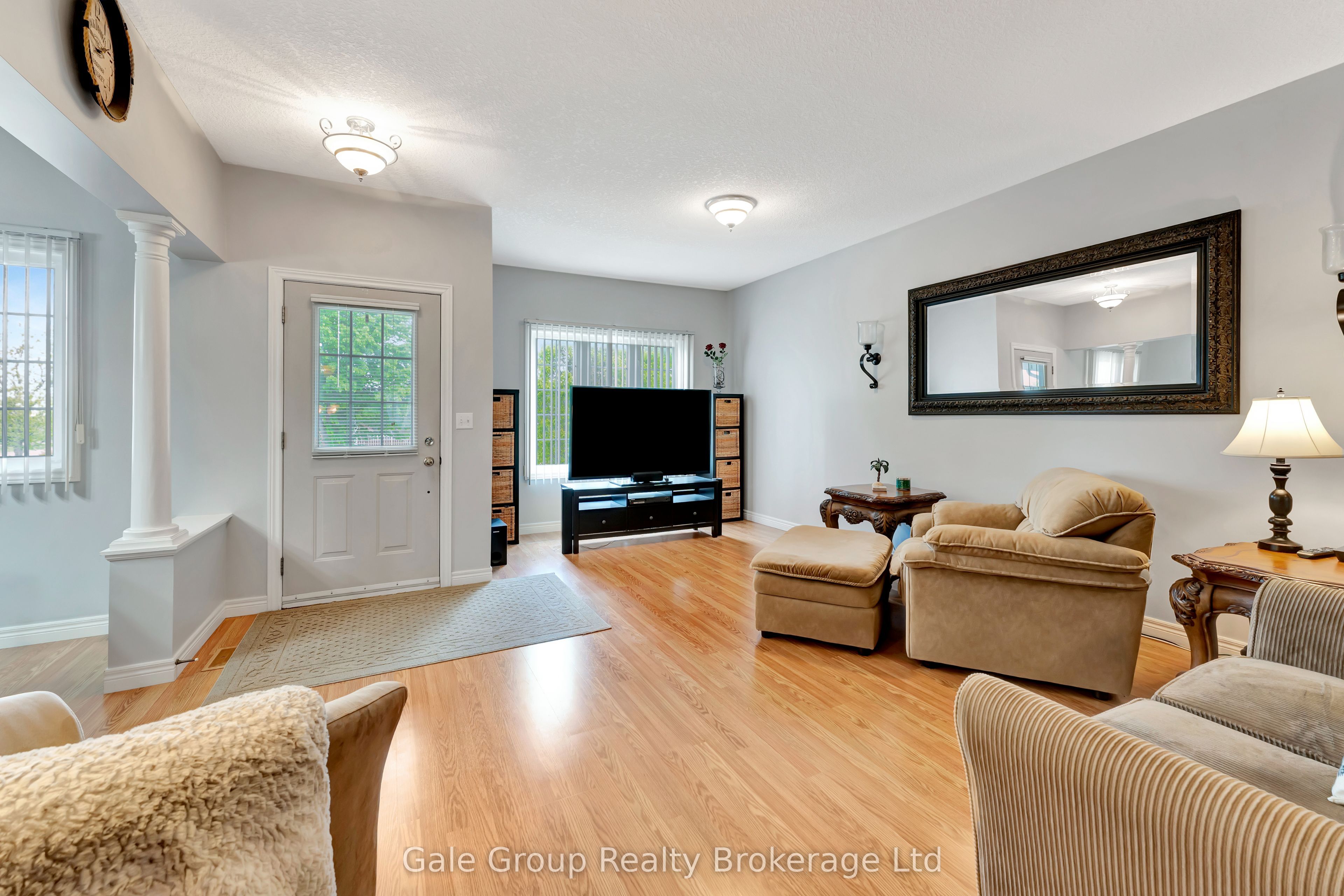 693 Southwood Way Property Photo 4