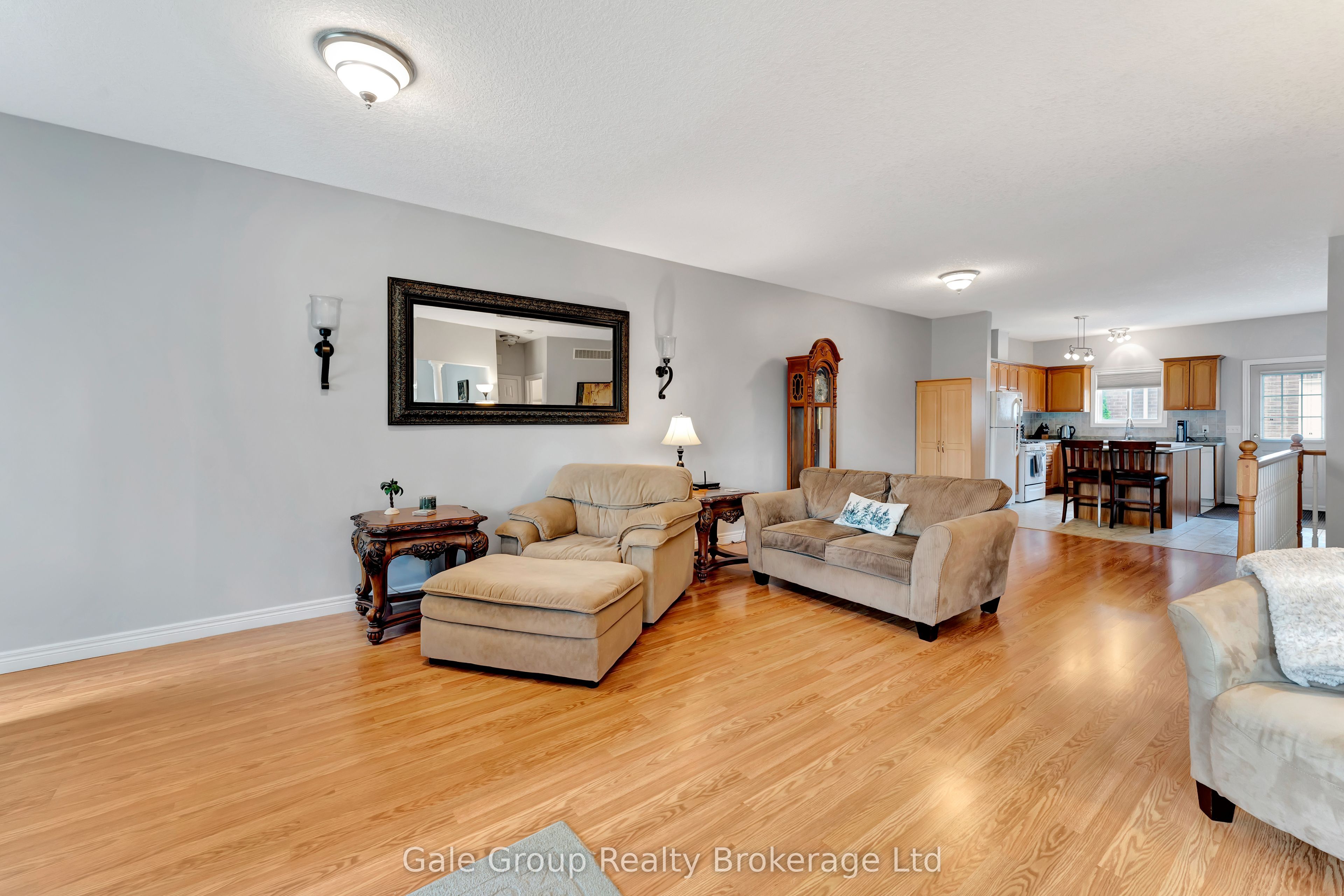 693 Southwood Way Property Photo 5