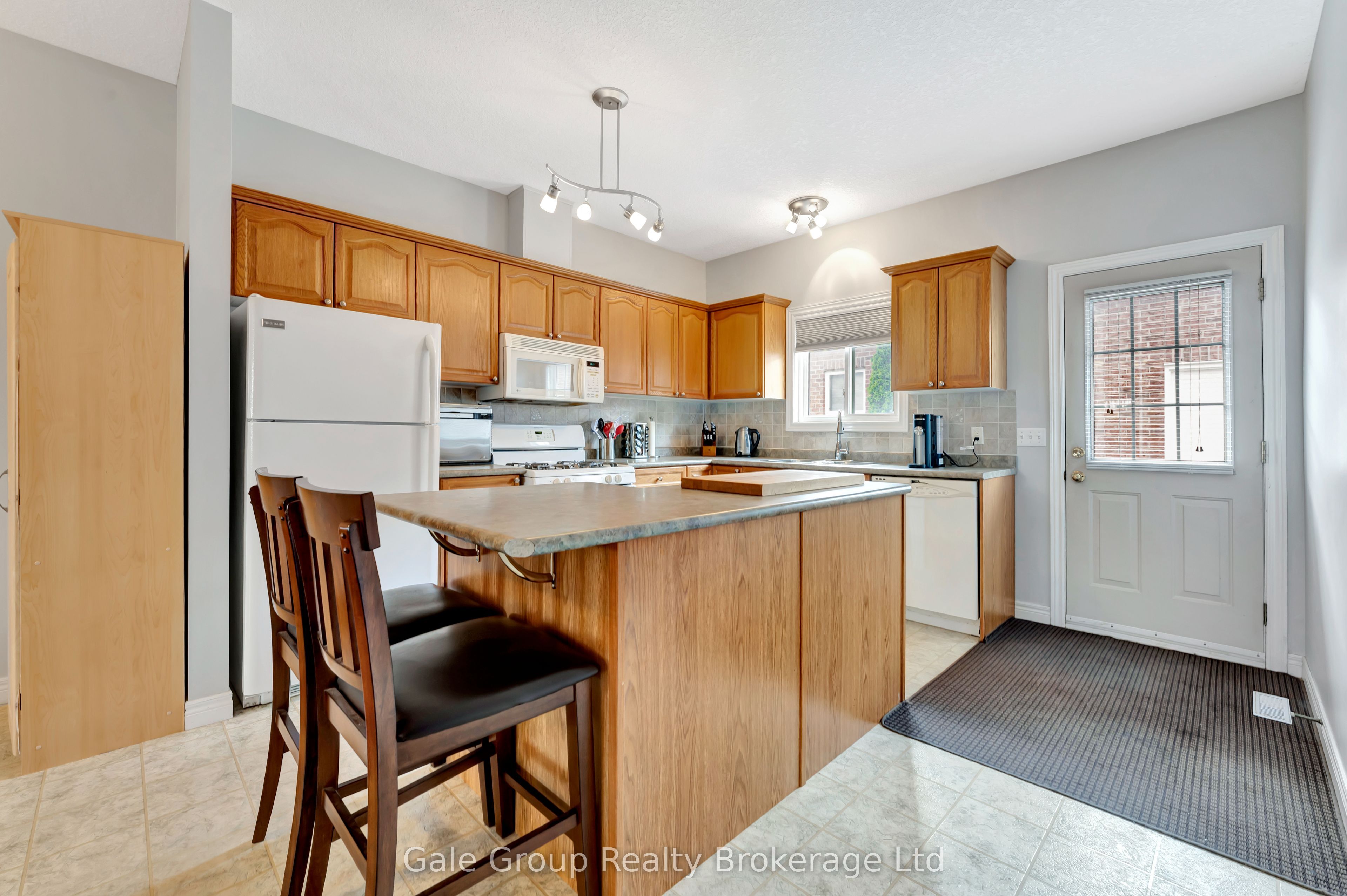 693 Southwood Way Property Photo 10