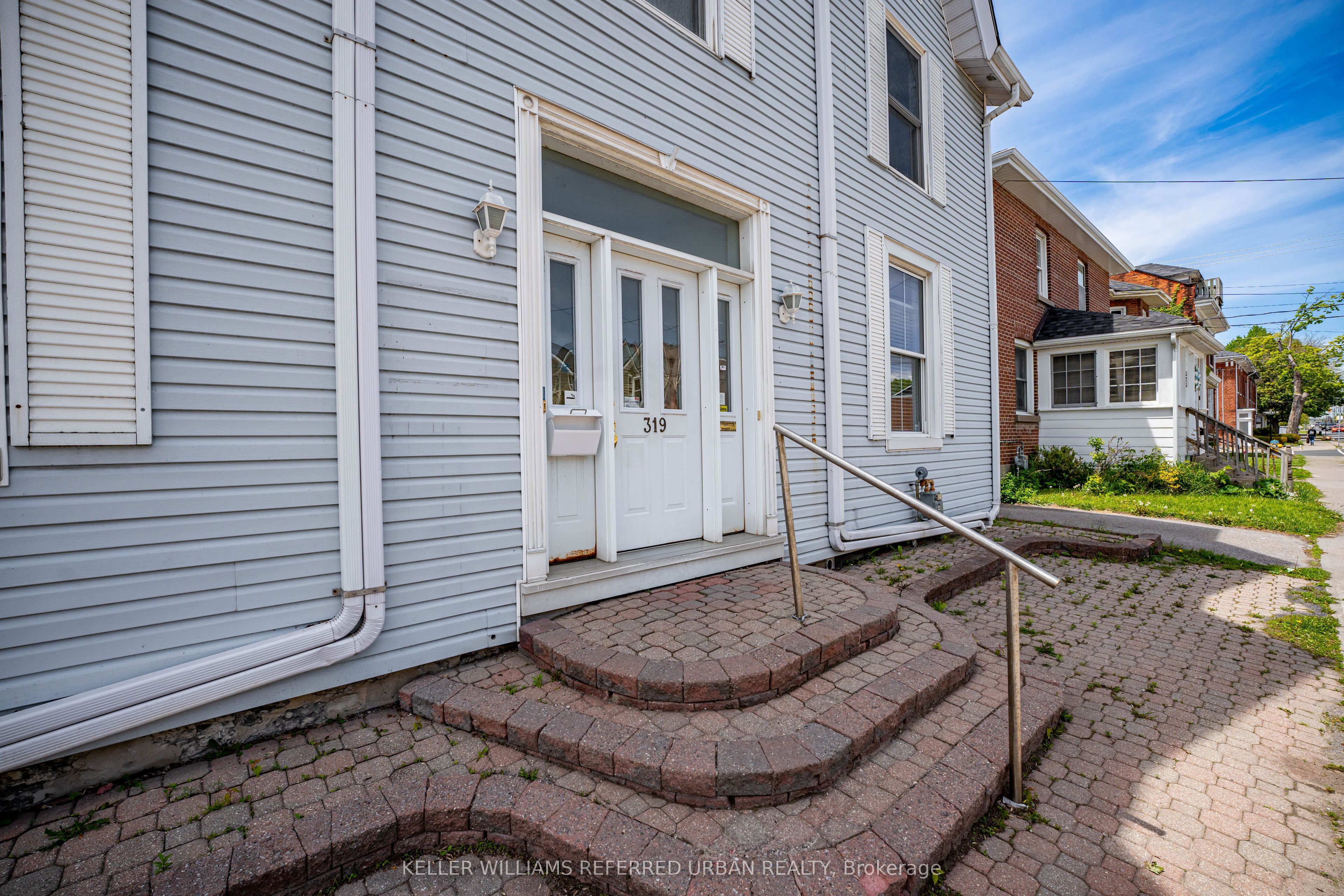 319 Division St Property Photo 5