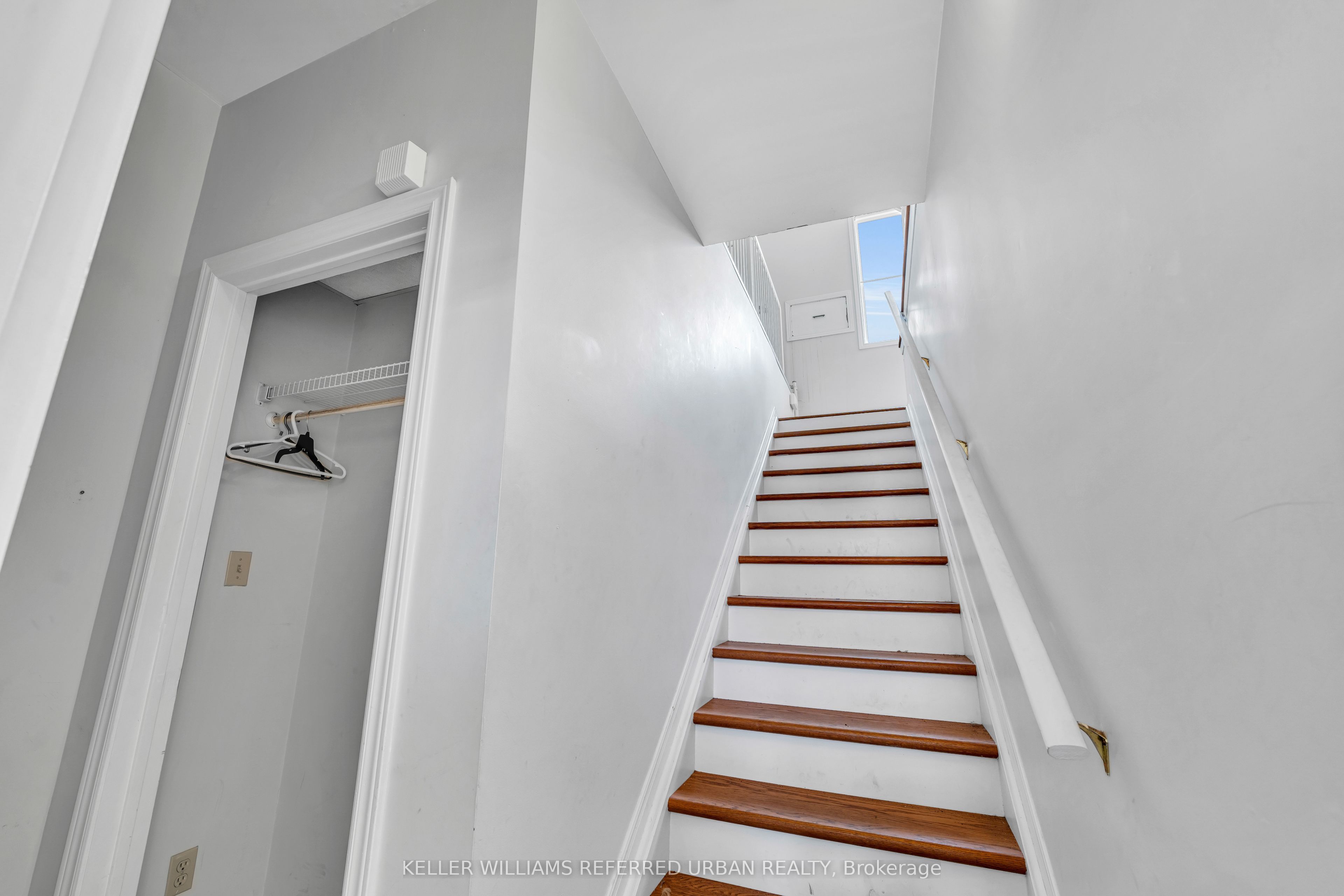 319 Division St Property Photo 11