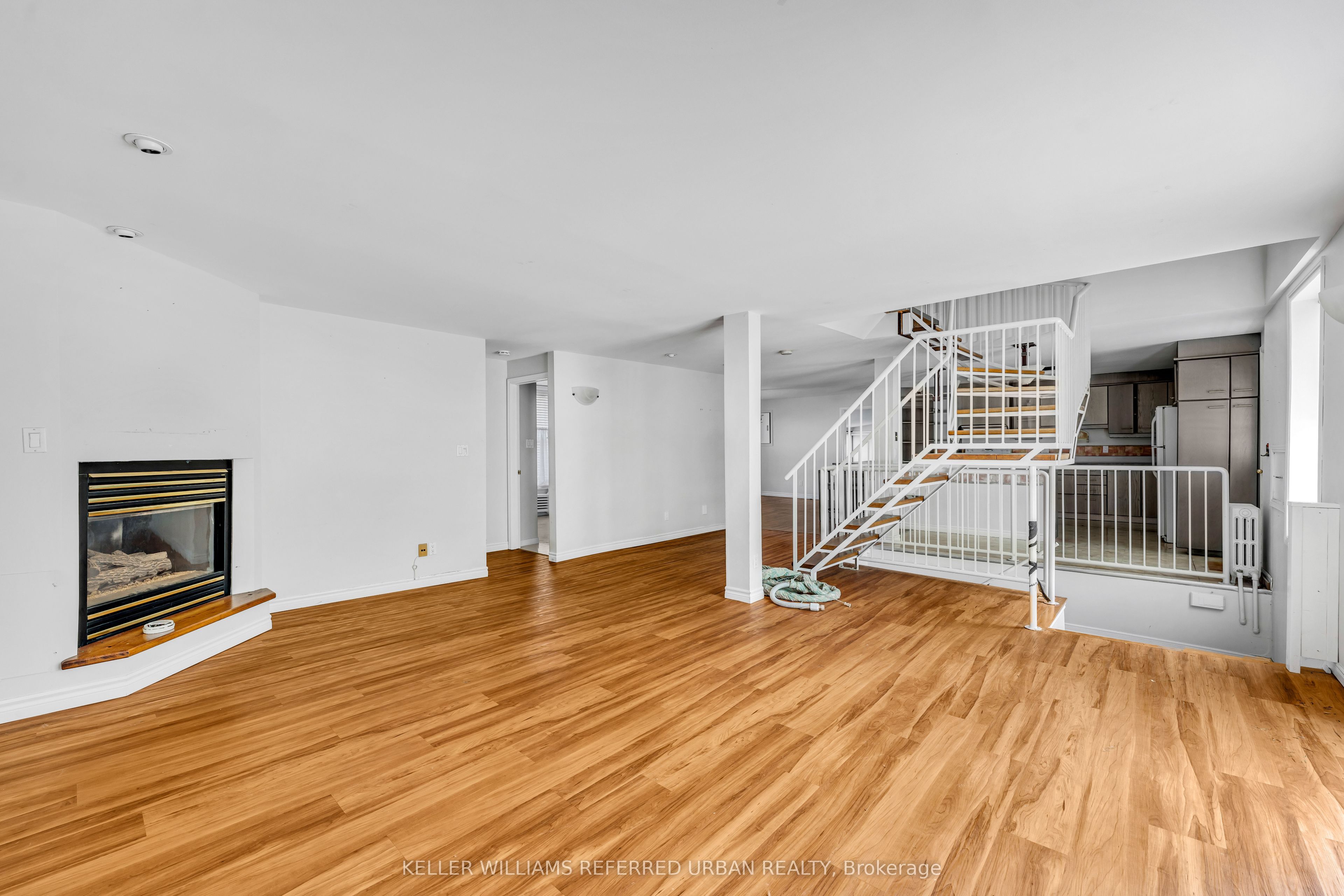 319 Division St Property Photo 12