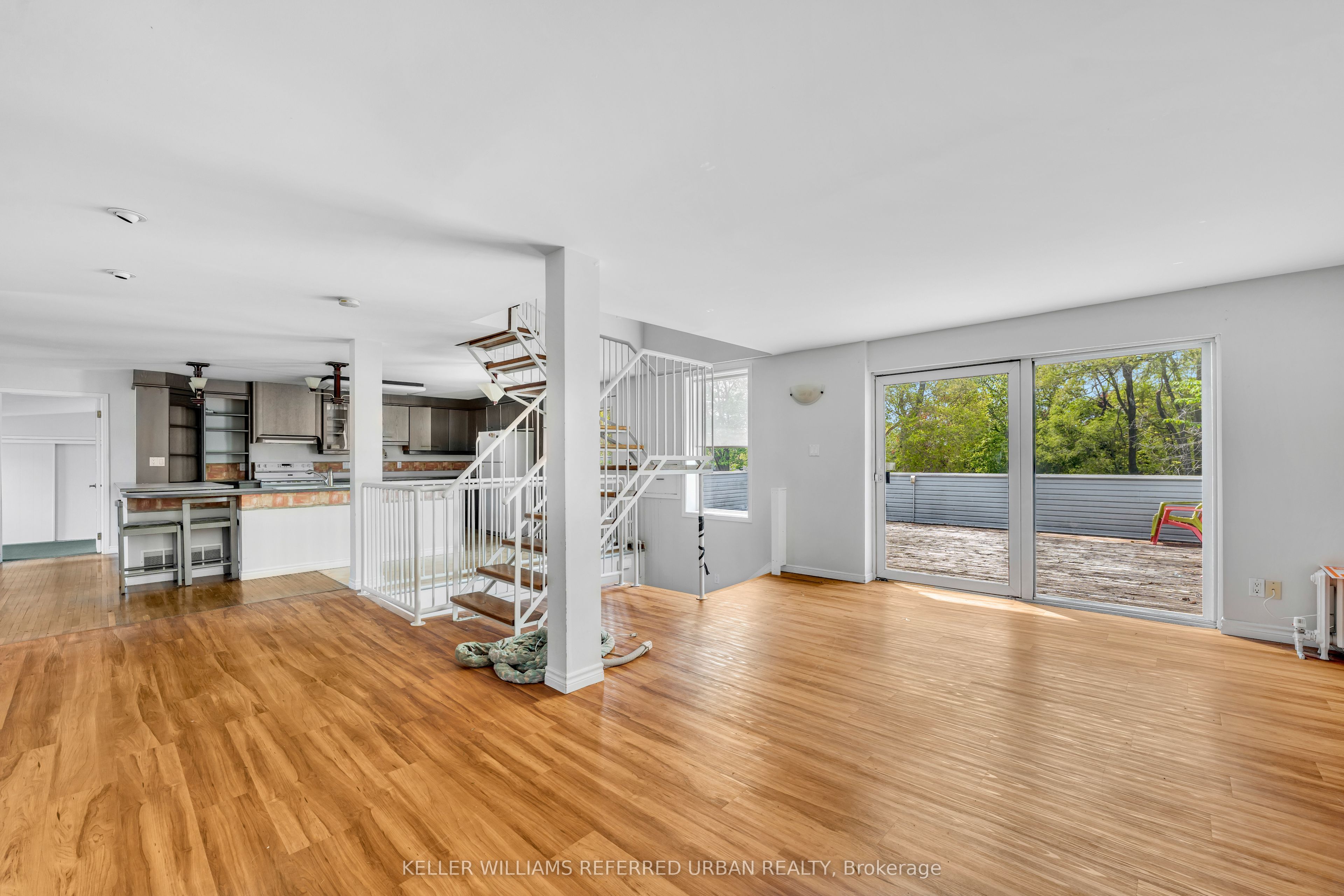 319 Division St Property Photo 16