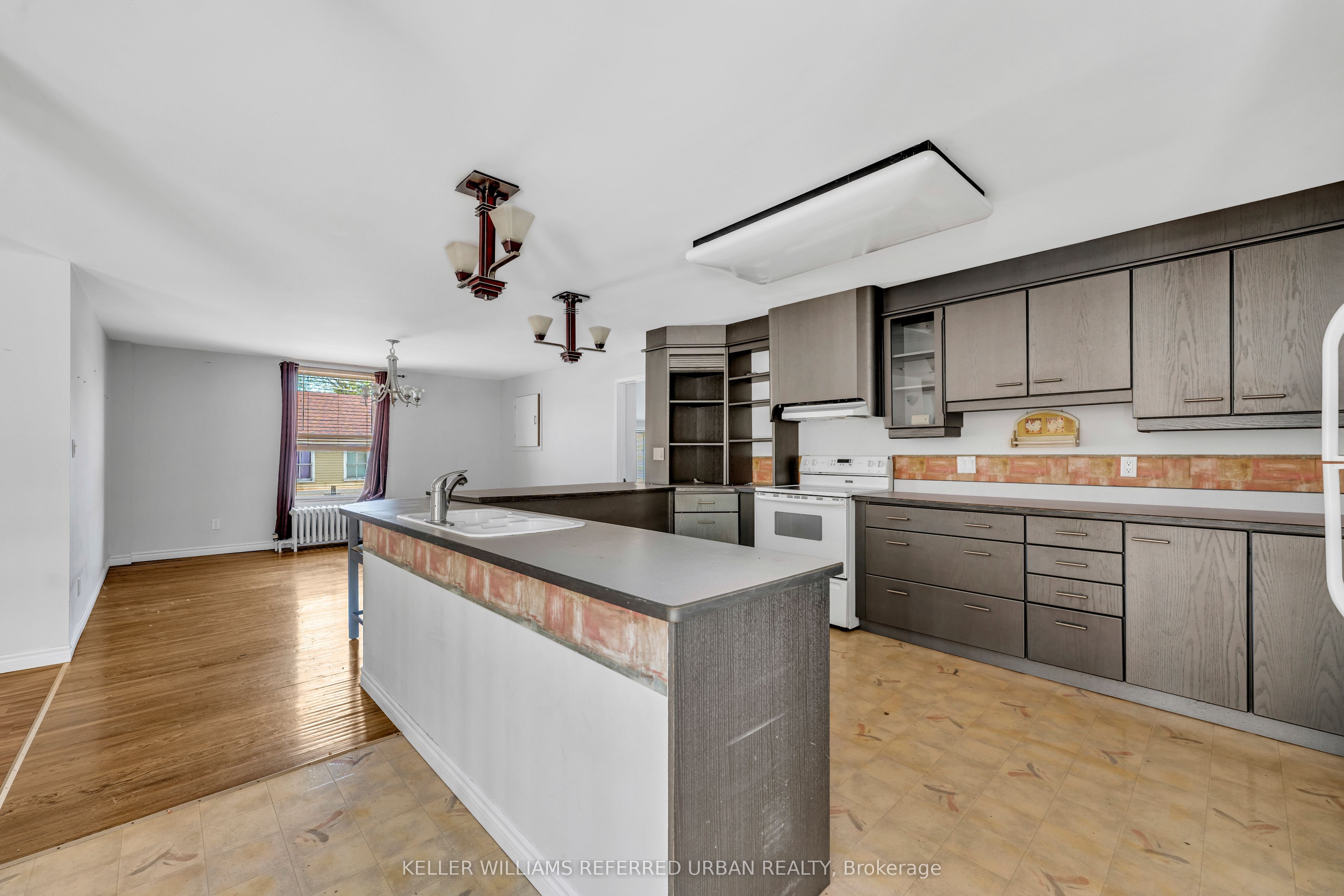 319 Division St Property Photo 20