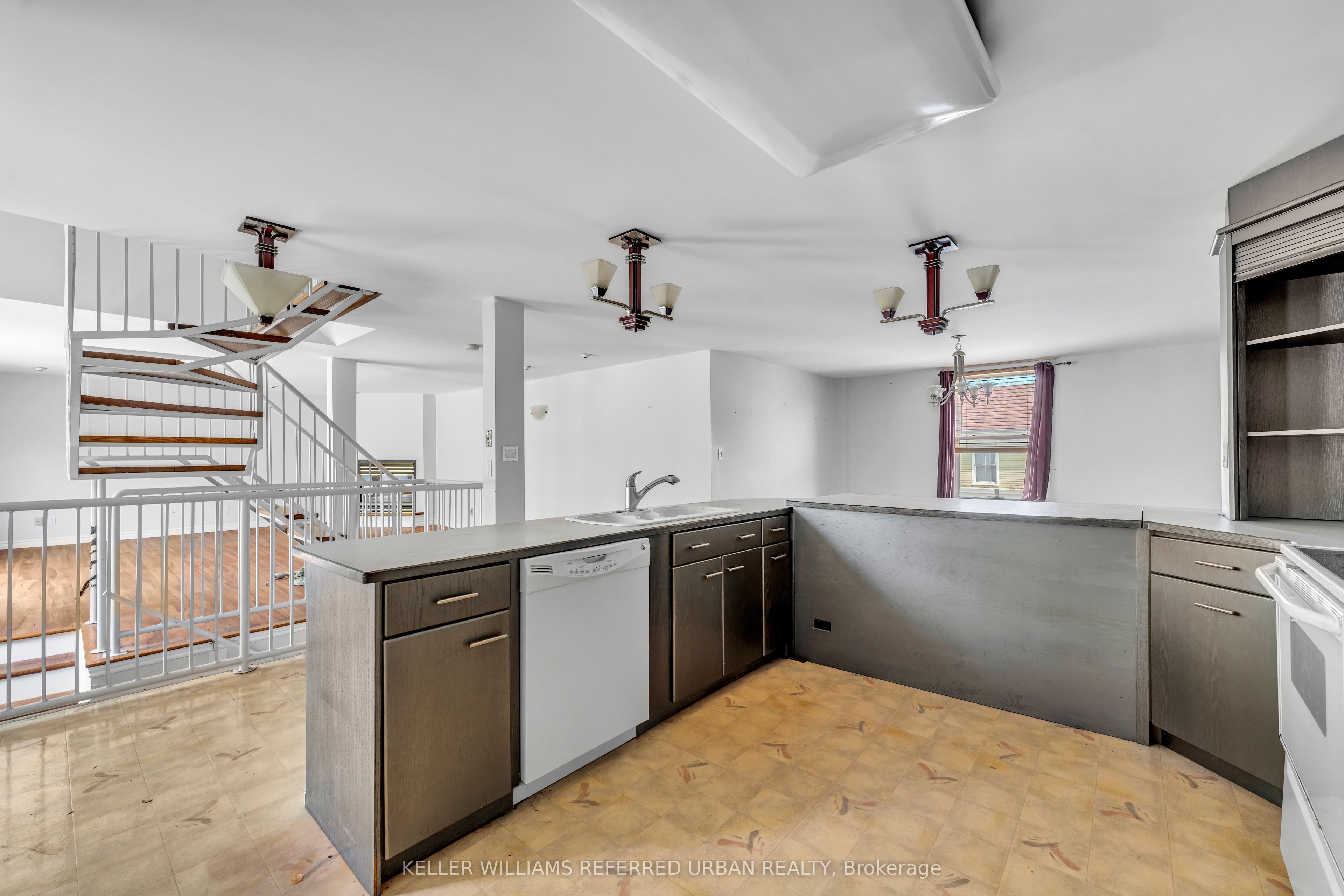 319 Division St Property Photo 21