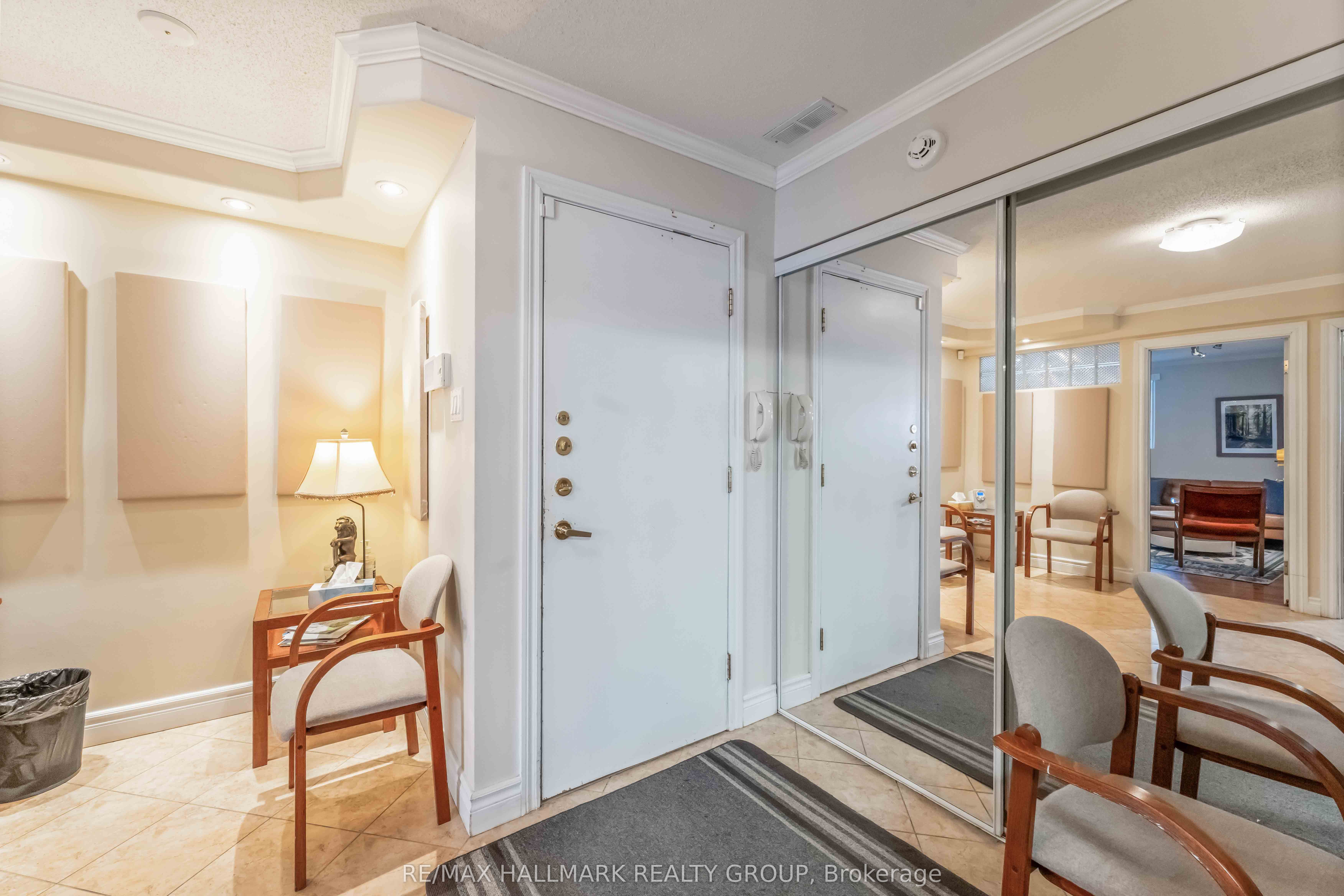 #201 - 117 Murray Street Property Photo 2
