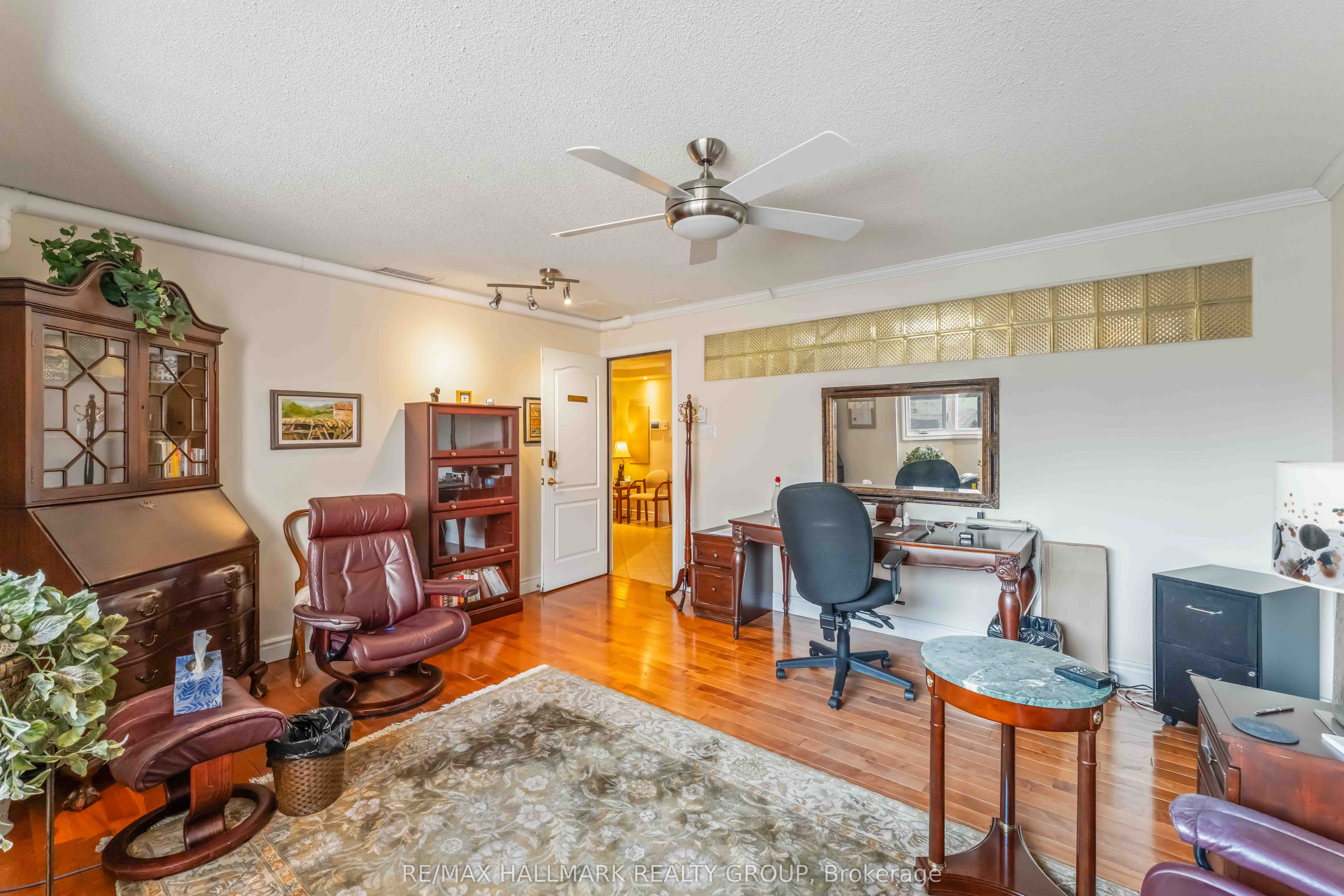#201 - 117 Murray Street Property Photo 9