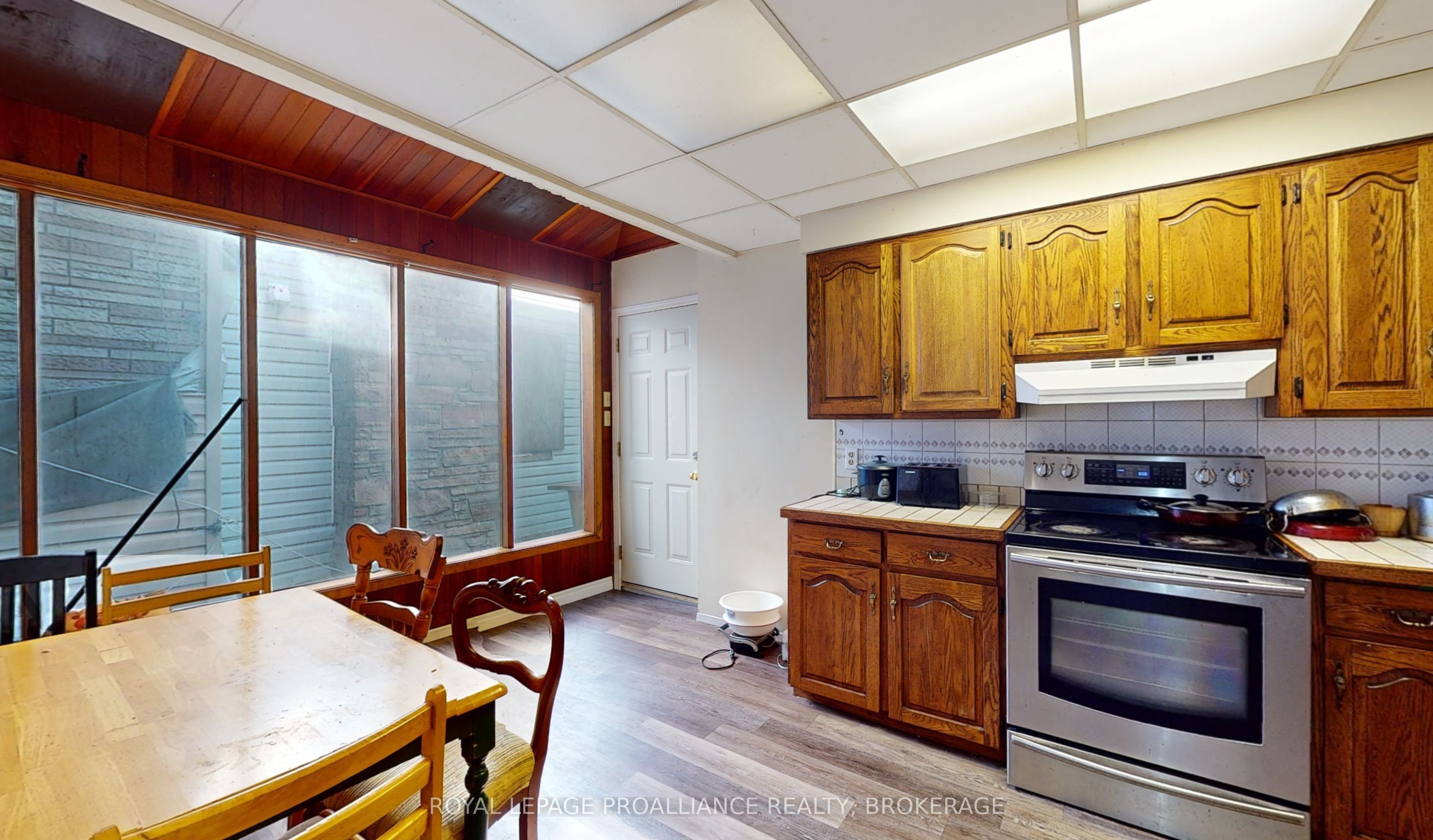 273 Rideau St Property Photo 6