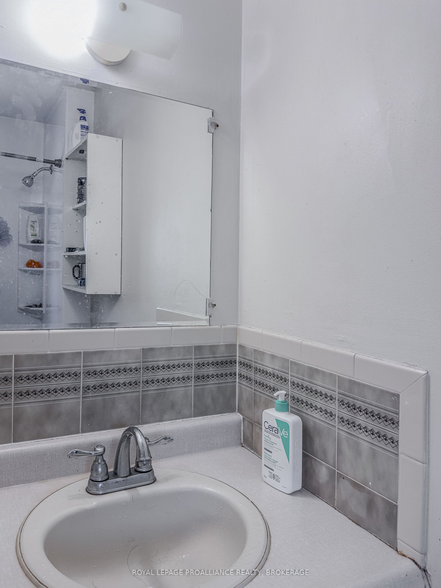 273 Rideau St Property Photo 9